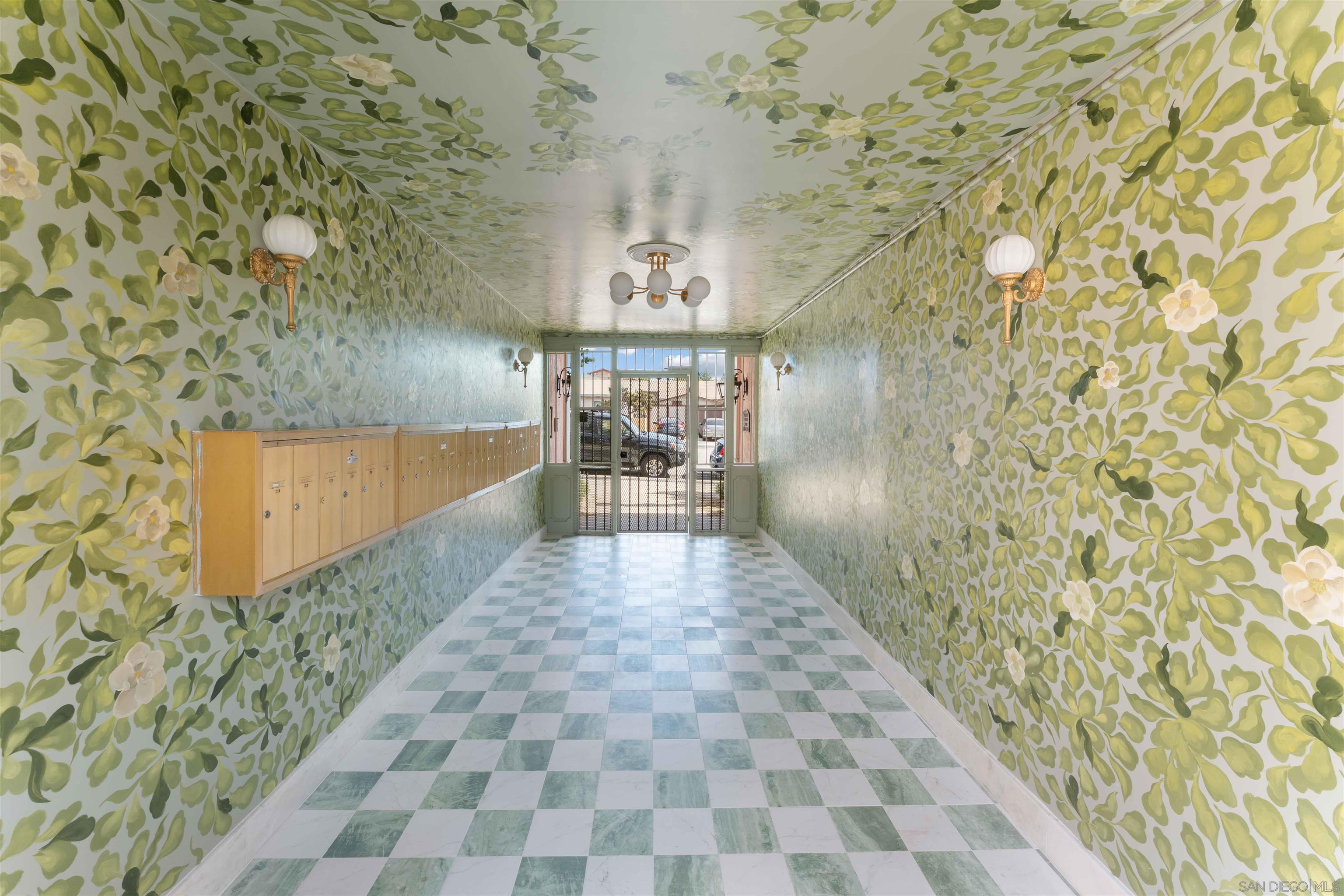 Front Image Thumbnail for SD250043711