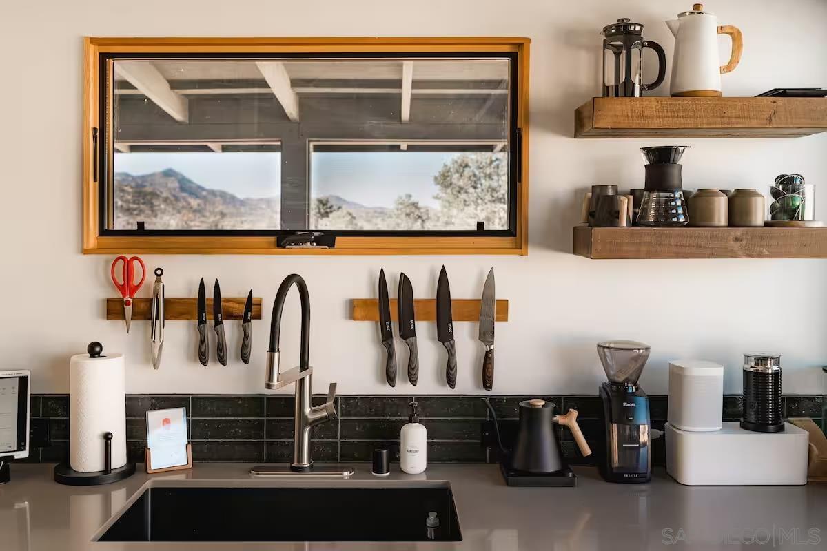 Detail Gallery Image 17 of 52 For 48311  Burns Canyon Rd, Pioneertown,  CA 92268 - 2 Beds | 2 Baths