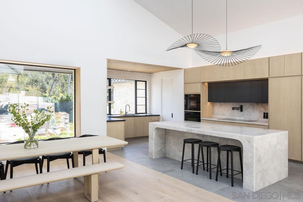 Detail Gallery Image 12 of 42 For 4874  Sun Valley Rd, Del Mar,  CA 92014 - 5 Beds | 5/1 Baths