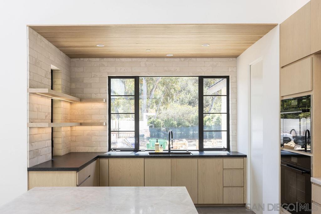 Detail Gallery Image 15 of 42 For 4874  Sun Valley Rd, Del Mar,  CA 92014 - 5 Beds | 5/1 Baths