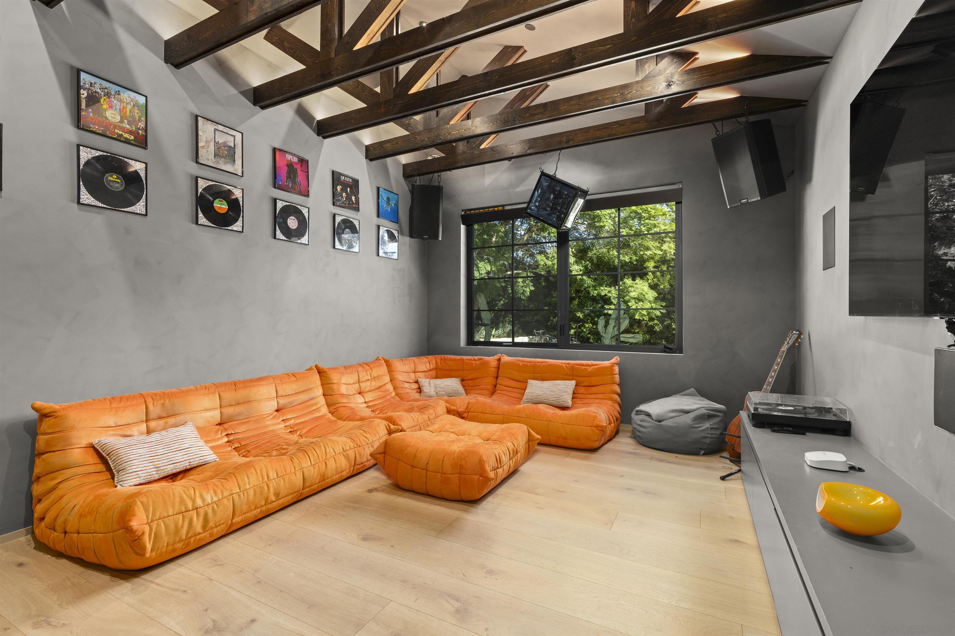 Detail Gallery Image 17 of 42 For 4874  Sun Valley Rd, Del Mar,  CA 92014 - 5 Beds | 5/1 Baths