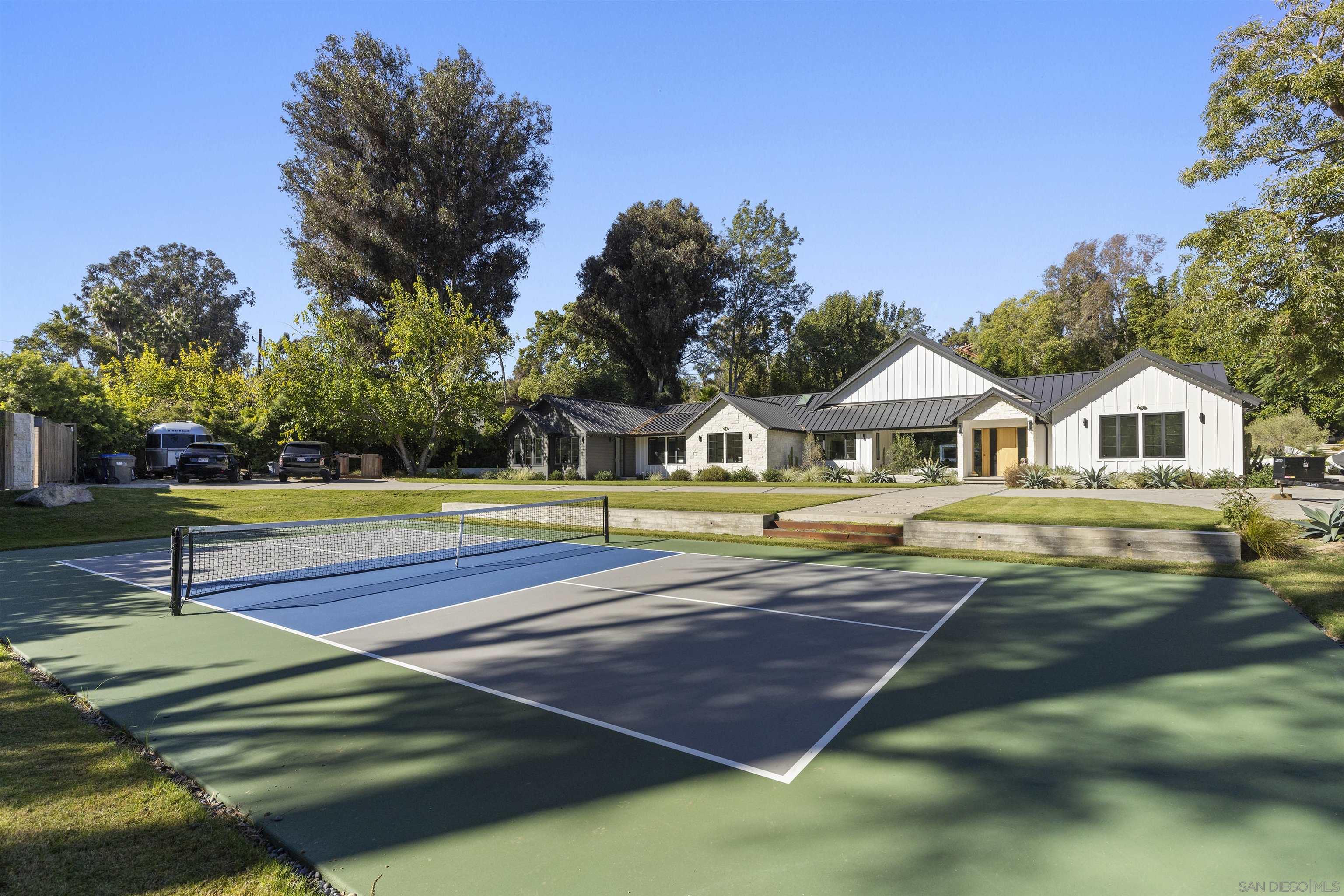 Detail Gallery Image 4 of 42 For 4874  Sun Valley Rd, Del Mar,  CA 92014 - 5 Beds | 5/1 Baths