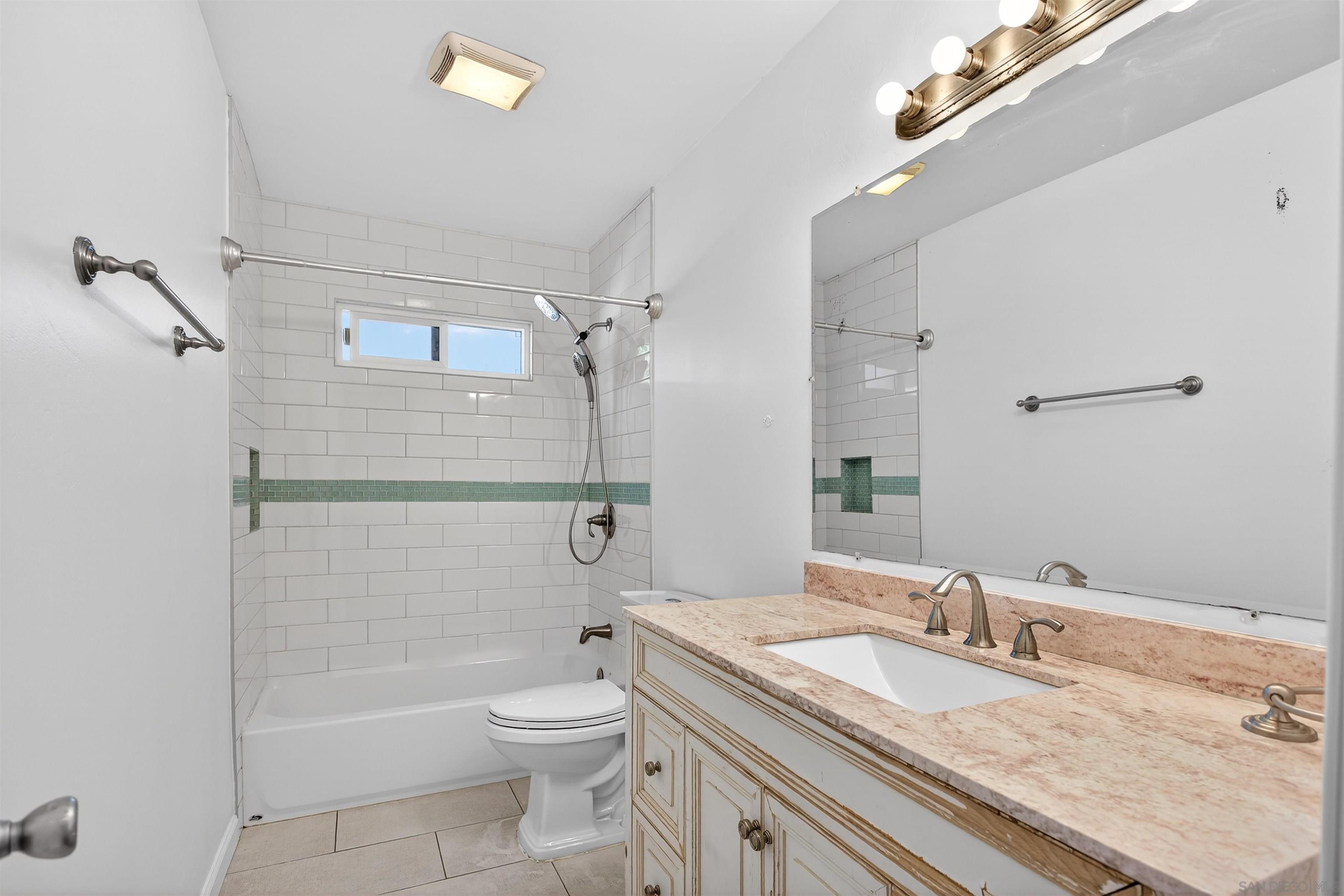 Detail Gallery Image 15 of 37 For 5442  San Onofre Ter, San Diego,  CA 92114 - 4 Beds | 3 Baths