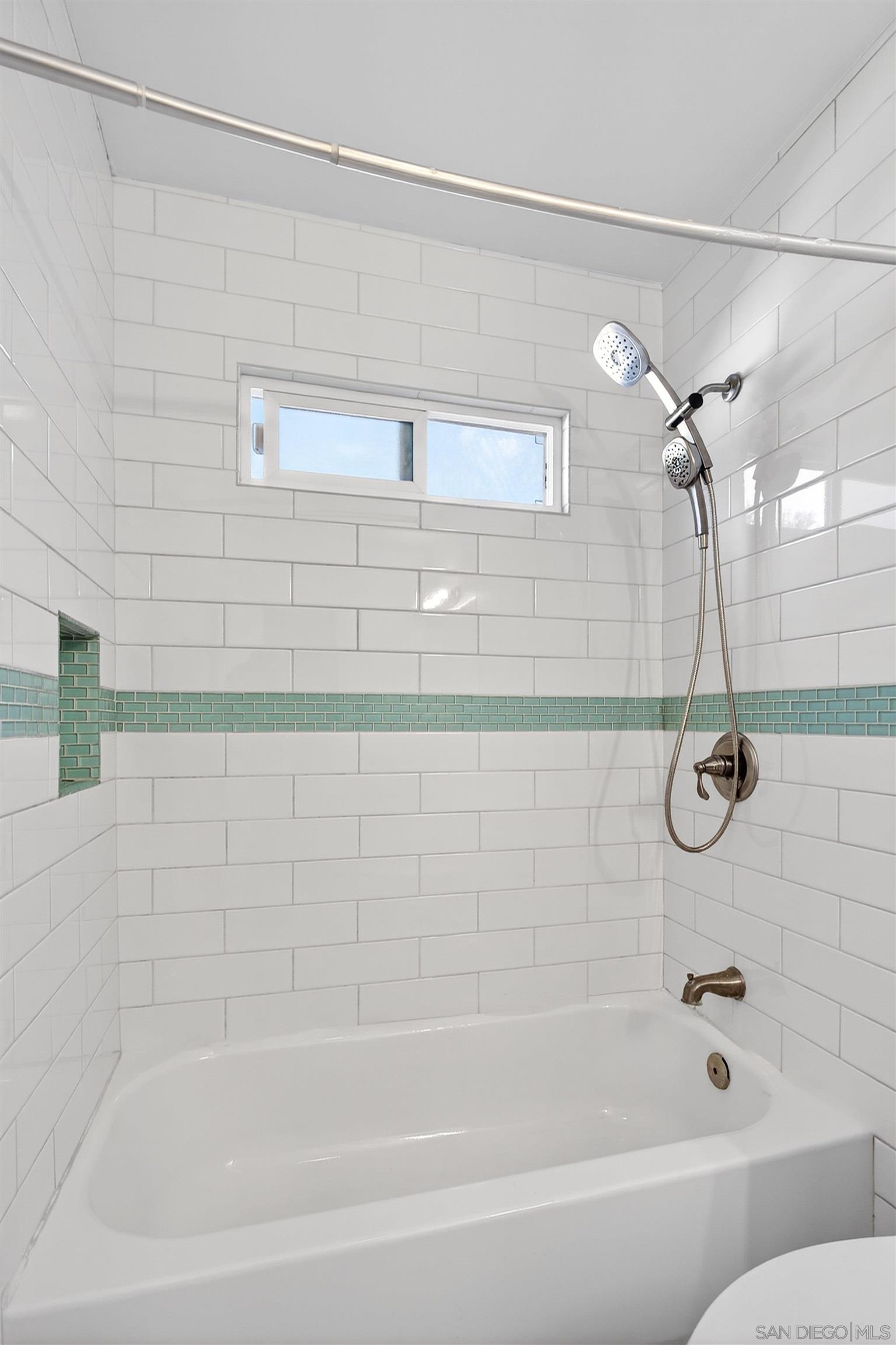 Detail Gallery Image 16 of 37 For 5442  San Onofre Ter, San Diego,  CA 92114 - 4 Beds | 3 Baths