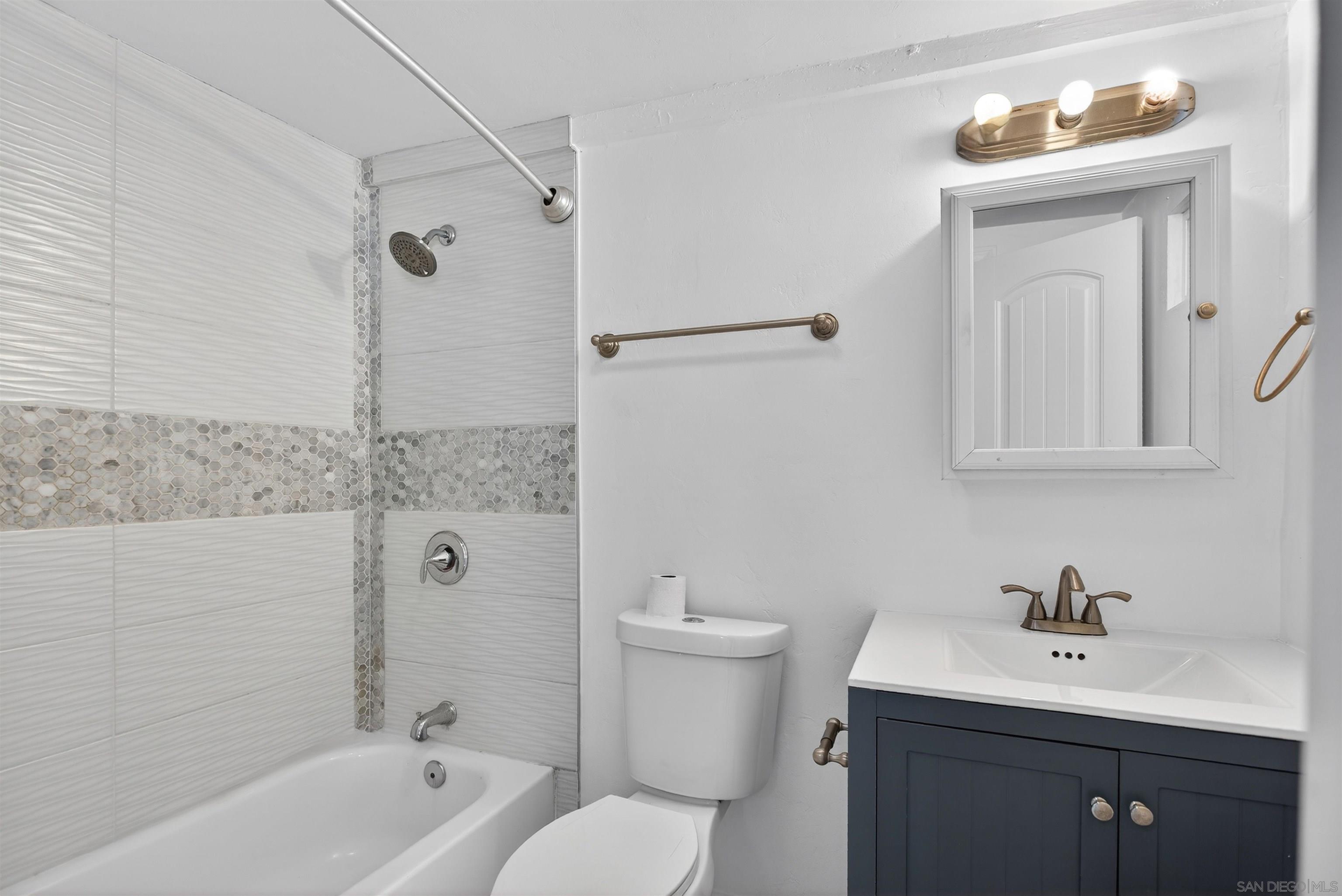 Detail Gallery Image 19 of 37 For 5442  San Onofre Ter, San Diego,  CA 92114 - 4 Beds | 3 Baths