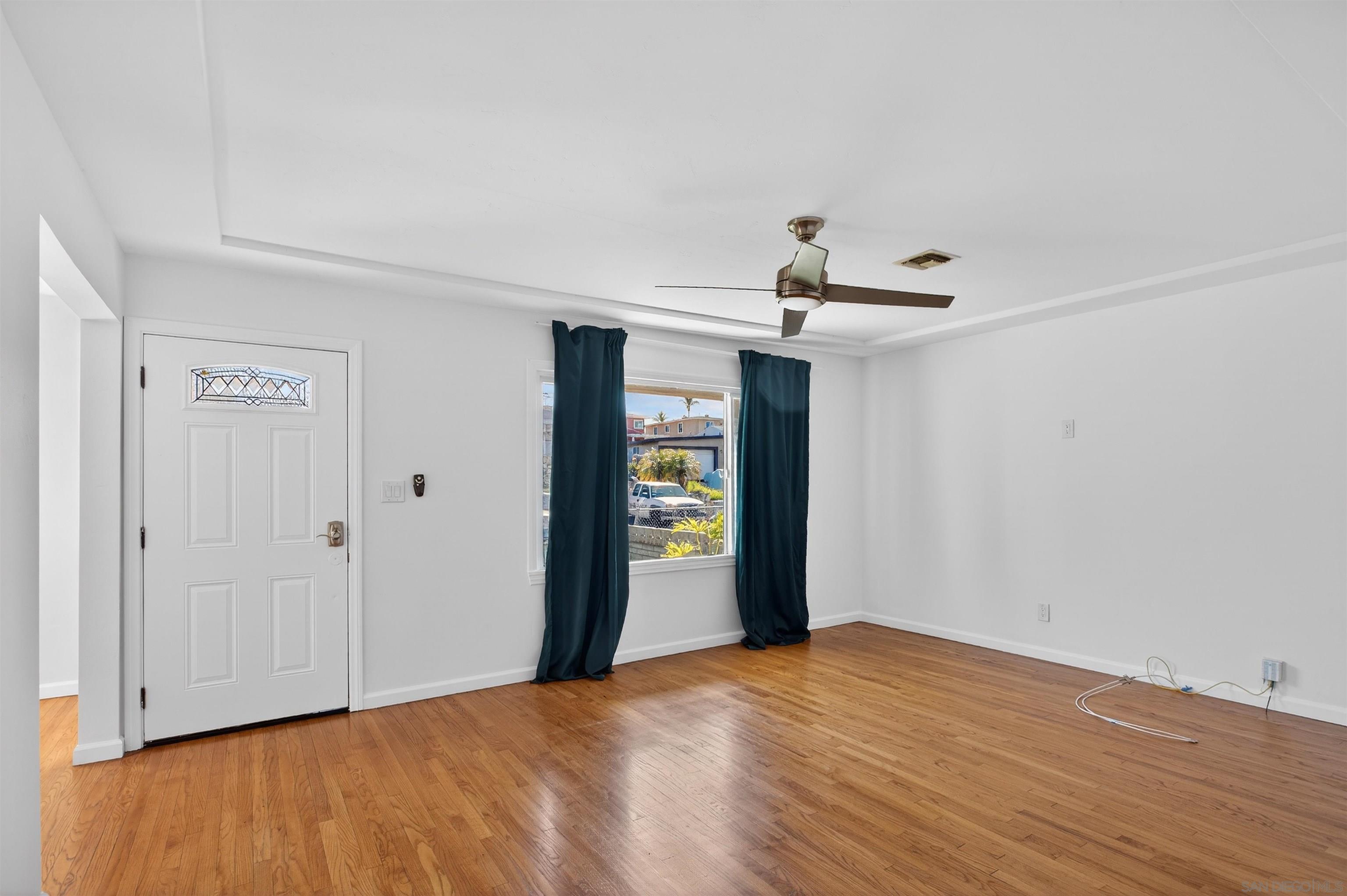 Detail Gallery Image 4 of 37 For 5442  San Onofre Ter, San Diego,  CA 92114 - 4 Beds | 3 Baths