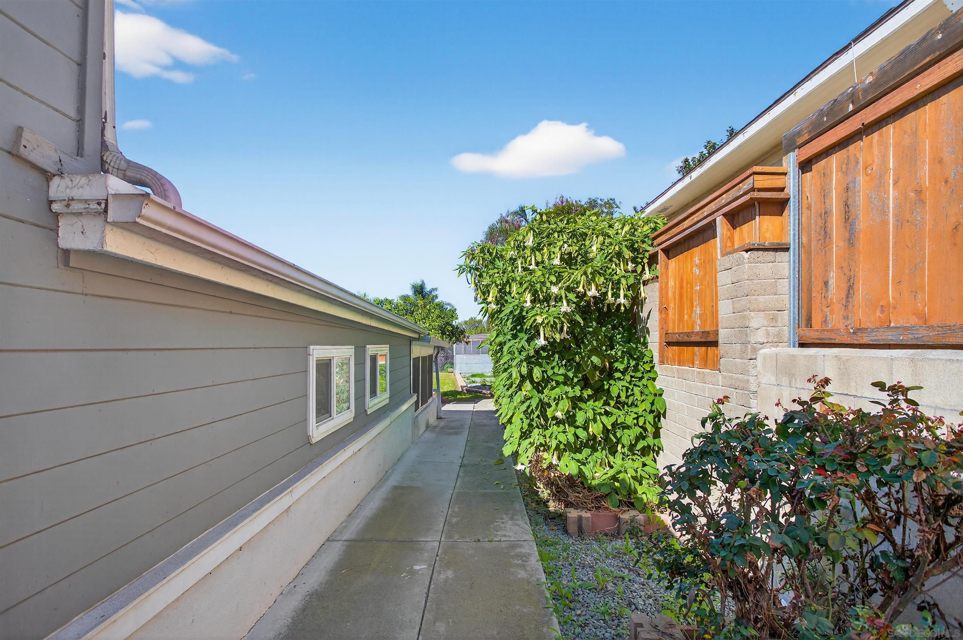 Detail Gallery Image 35 of 37 For 5442  San Onofre Ter, San Diego,  CA 92114 - 4 Beds | 3 Baths