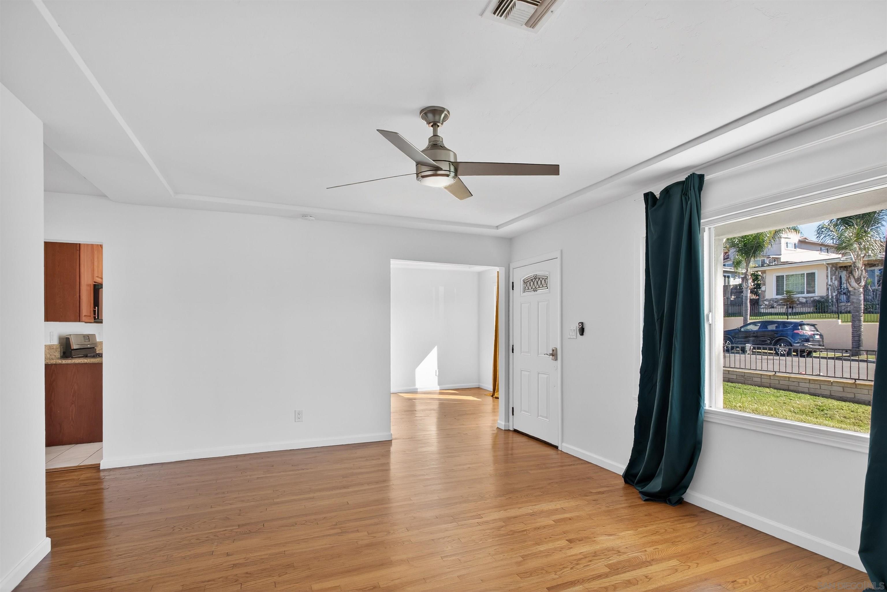 Detail Gallery Image 5 of 37 For 5442  San Onofre Ter, San Diego,  CA 92114 - 4 Beds | 3 Baths