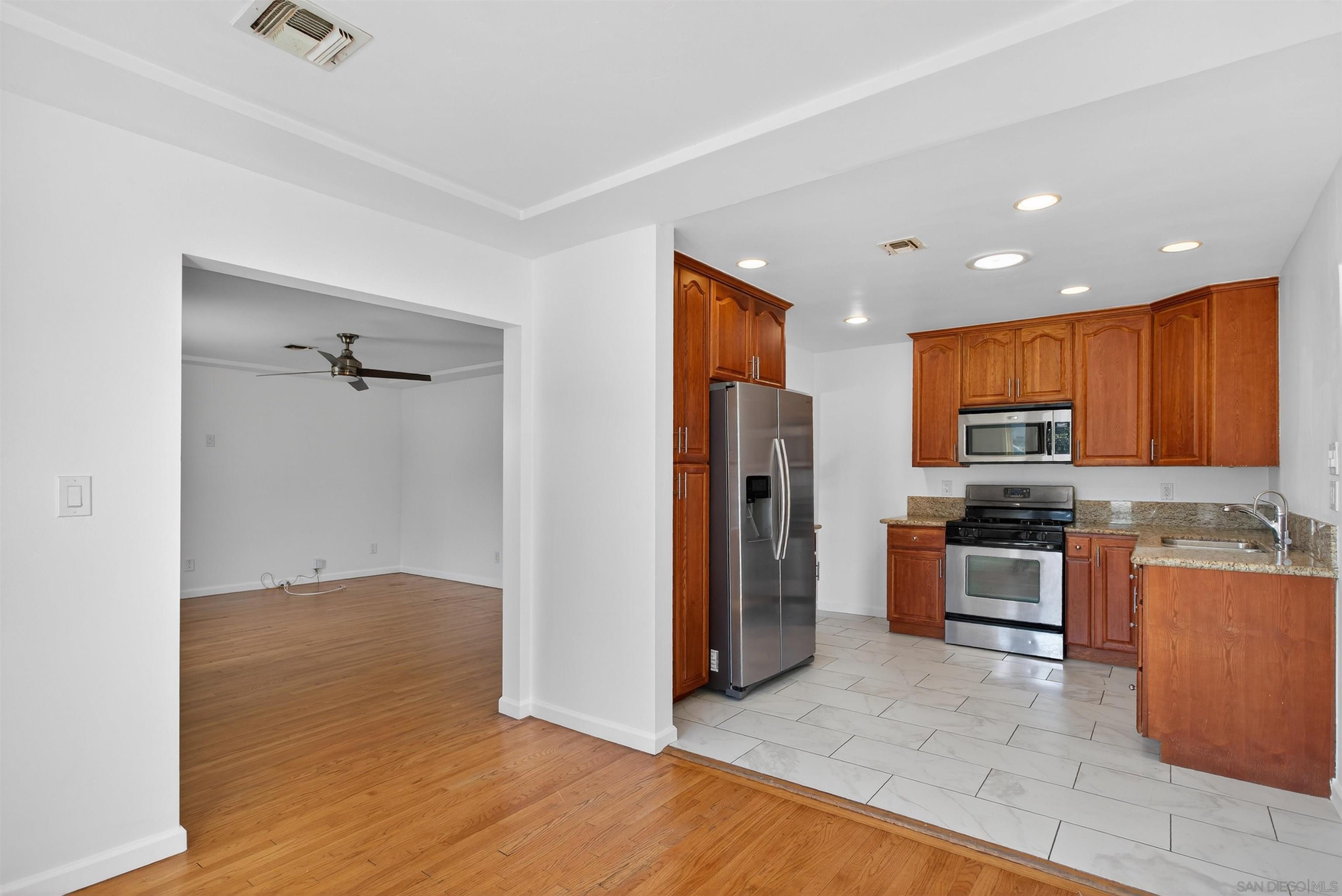 Detail Gallery Image 7 of 37 For 5442  San Onofre Ter, San Diego,  CA 92114 - 4 Beds | 3 Baths