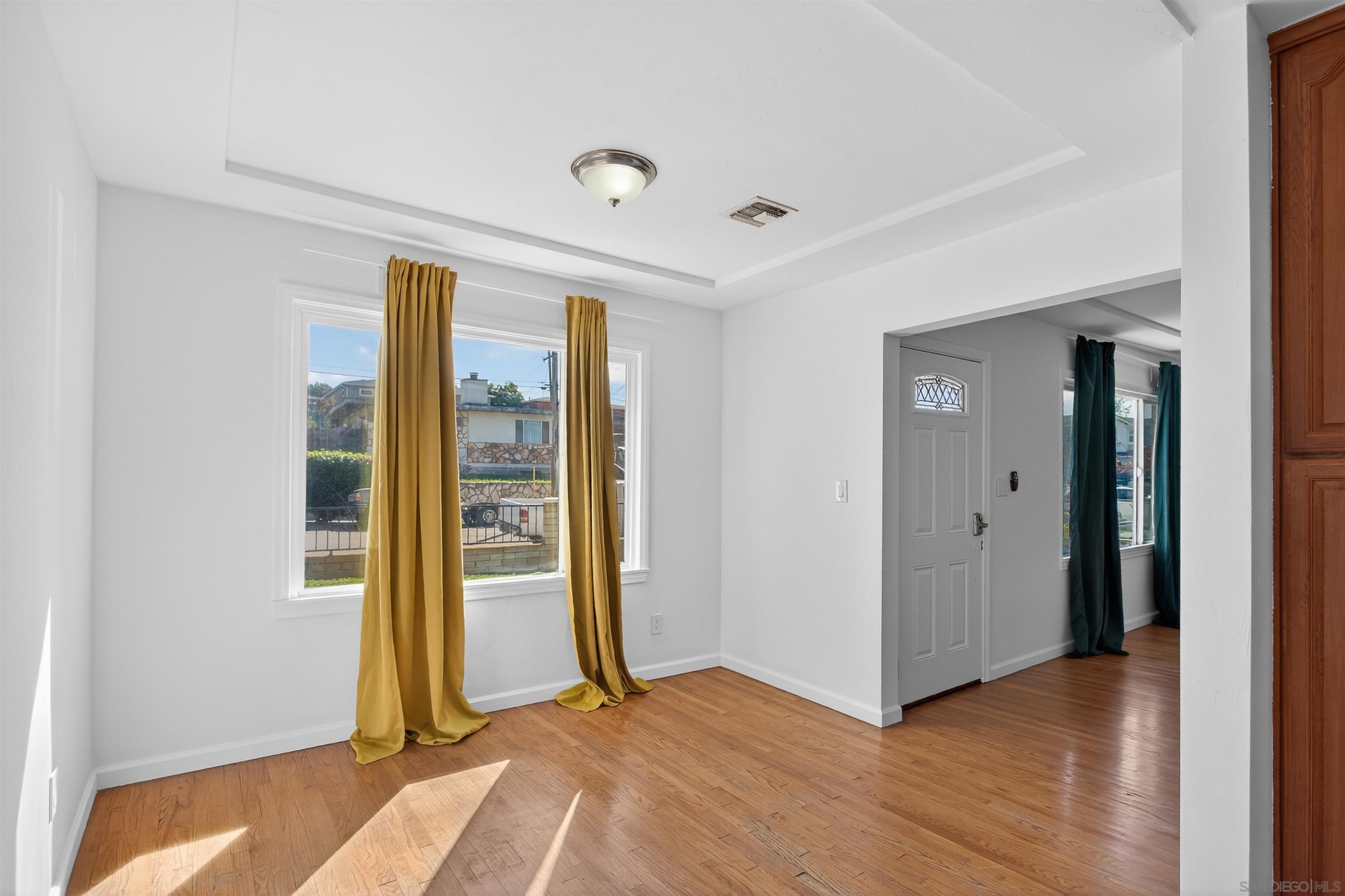 Detail Gallery Image 8 of 37 For 5442  San Onofre Ter, San Diego,  CA 92114 - 4 Beds | 3 Baths