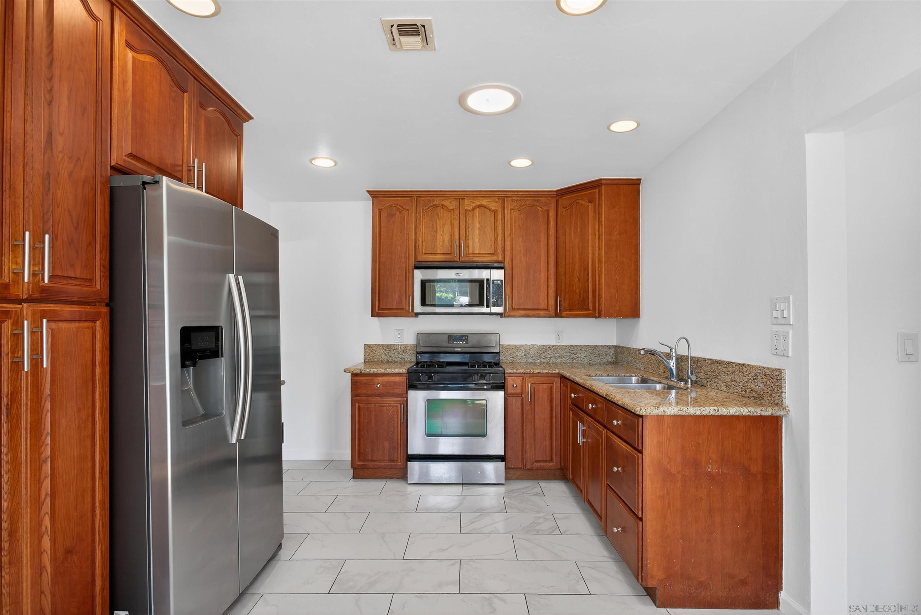 Detail Gallery Image 9 of 37 For 5442  San Onofre Ter, San Diego,  CA 92114 - 4 Beds | 3 Baths