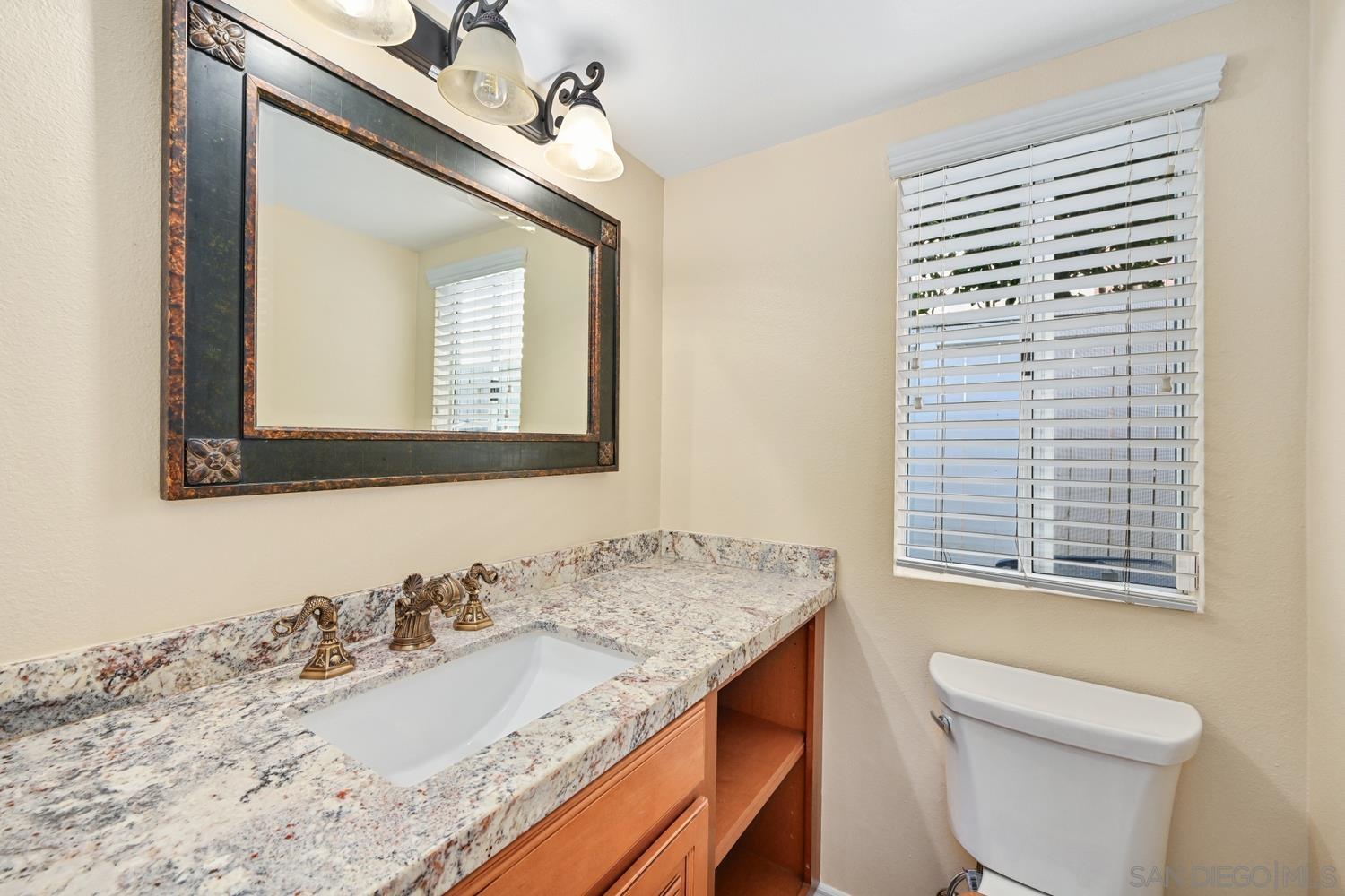 Detail Gallery Image 13 of 43 For 2198  Redwood Crst, Vista,  CA 92081 - 4 Beds | 2/1 Baths