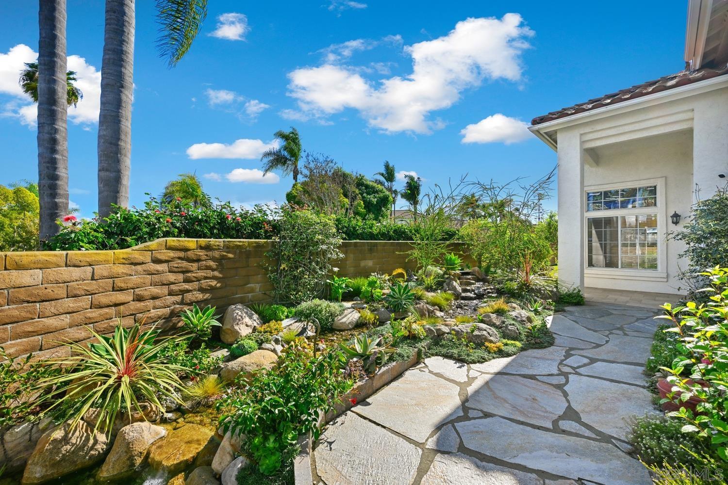 Detail Gallery Image 6 of 43 For 2198  Redwood Crst, Vista,  CA 92081 - 4 Beds | 2/1 Baths