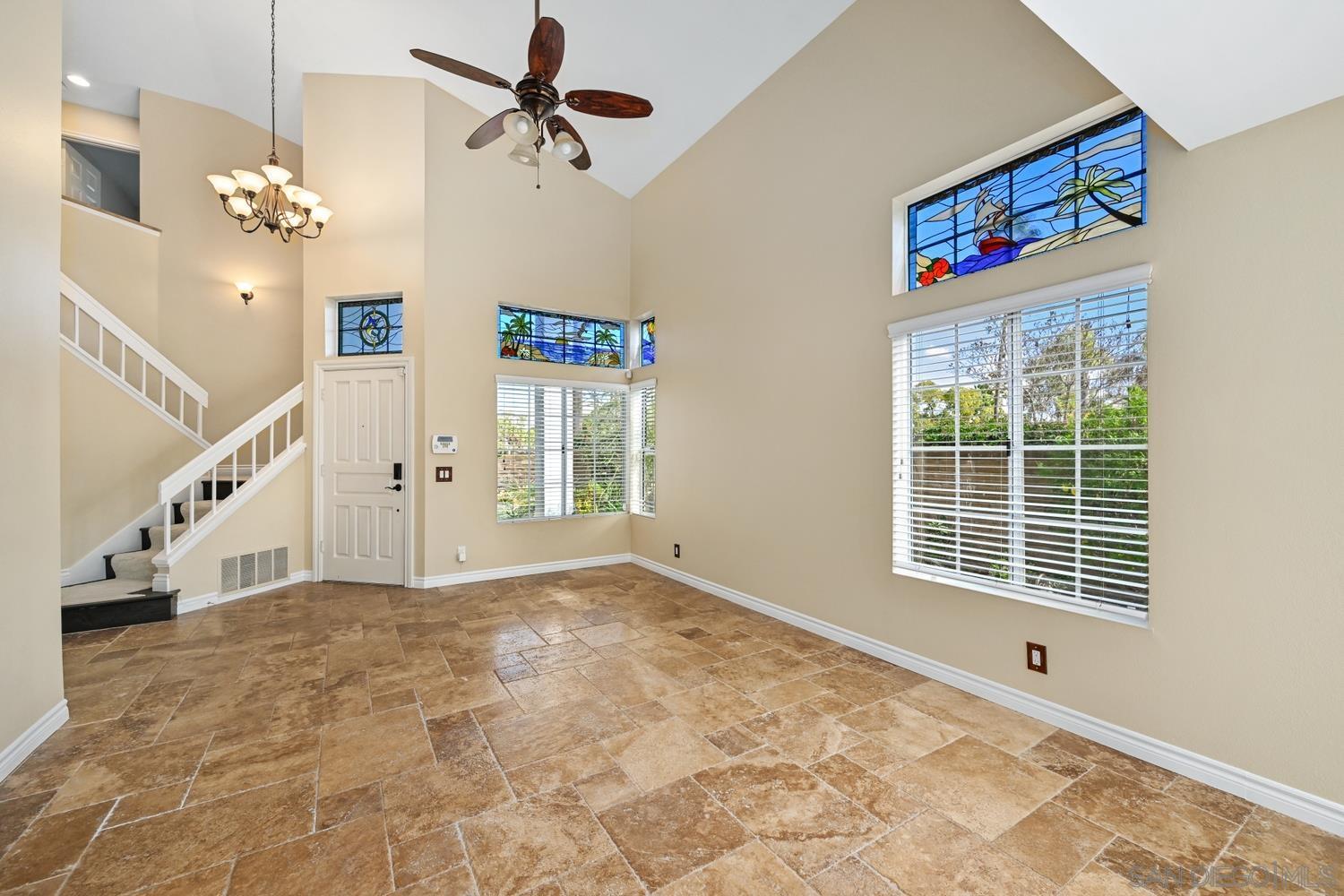 Detail Gallery Image 8 of 43 For 2198  Redwood Crst, Vista,  CA 92081 - 4 Beds | 2/1 Baths