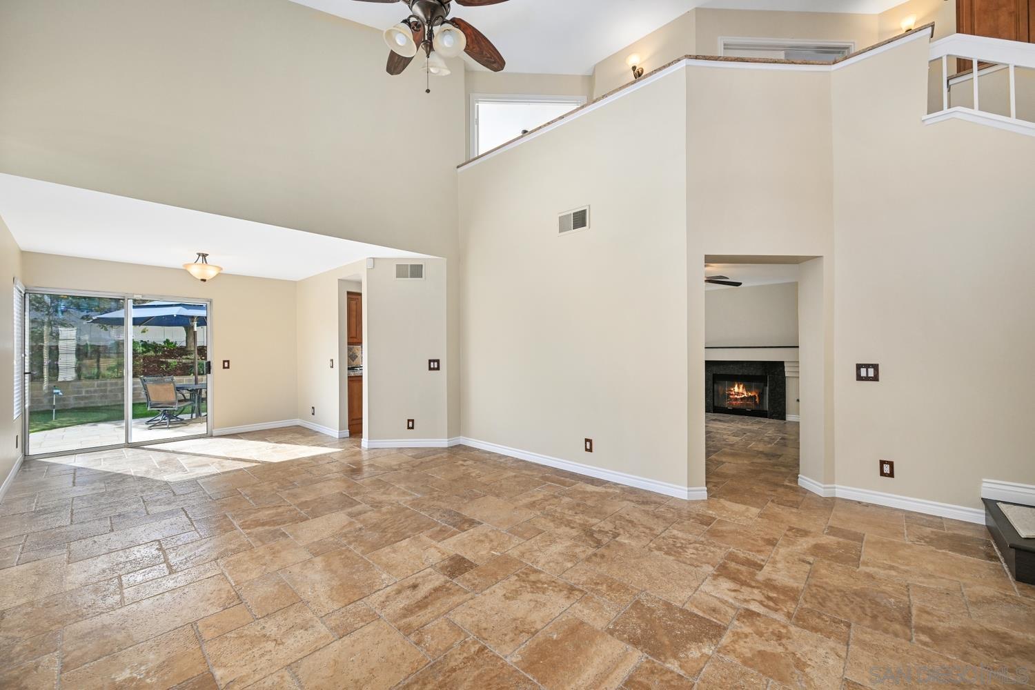 Detail Gallery Image 9 of 43 For 2198  Redwood Crst, Vista,  CA 92081 - 4 Beds | 2/1 Baths