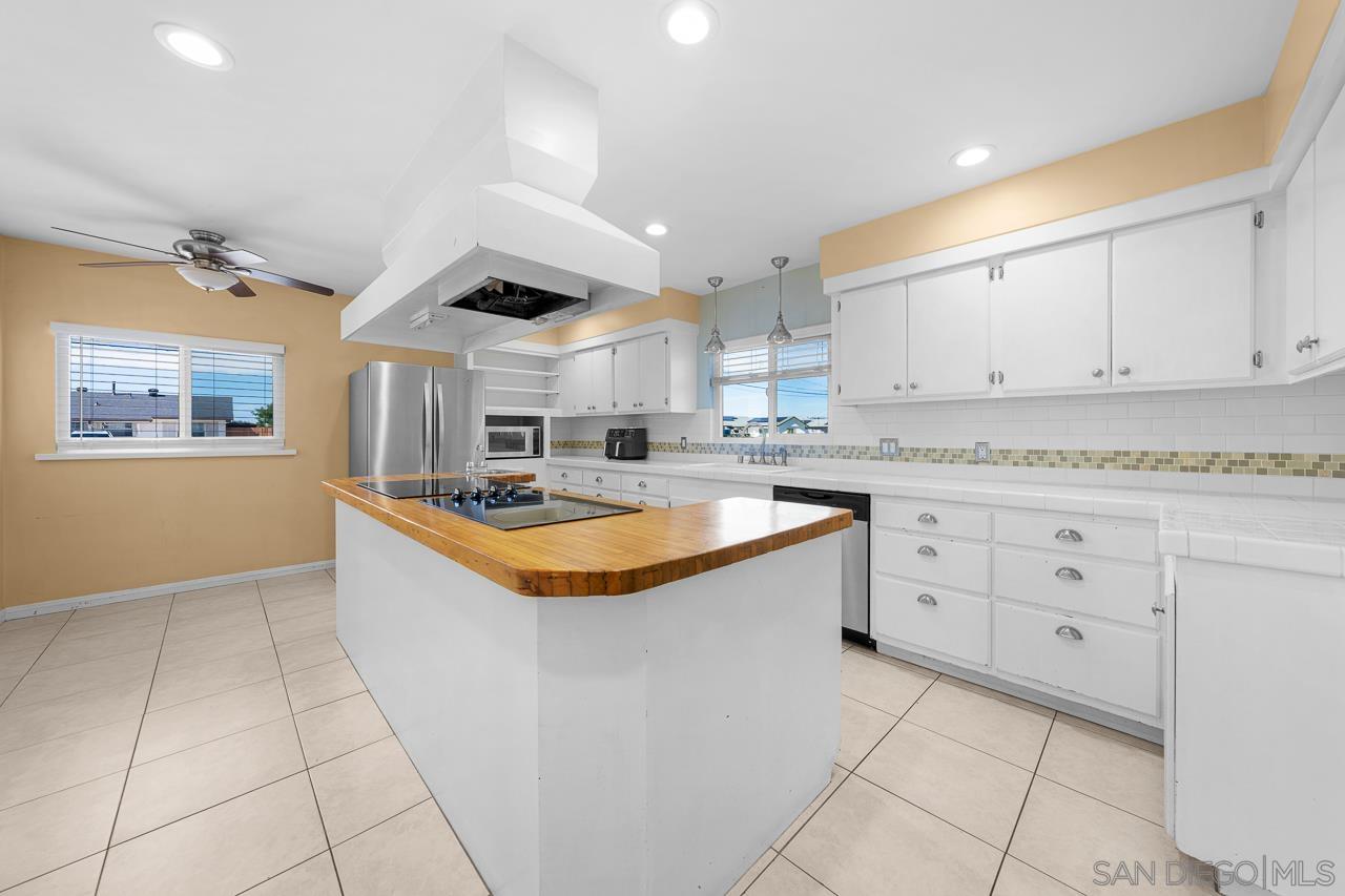 Detail Gallery Image 16 of 53 For 1607  Watwood Rd, Lemon Grove,  CA 91945 - 4 Beds | 3/1 Baths