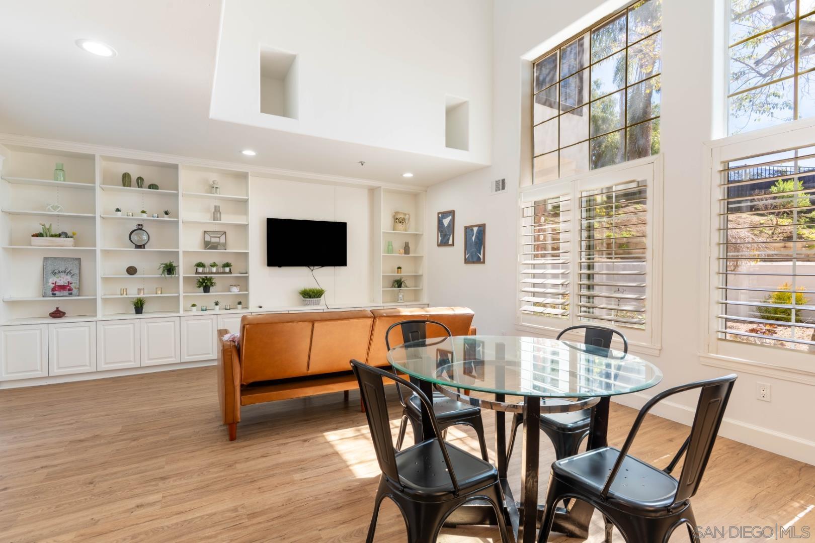 Detail Gallery Image 13 of 51 For 1696  Gil Way, Vista,  CA 92084 - 6 Beds | 5/1 Baths