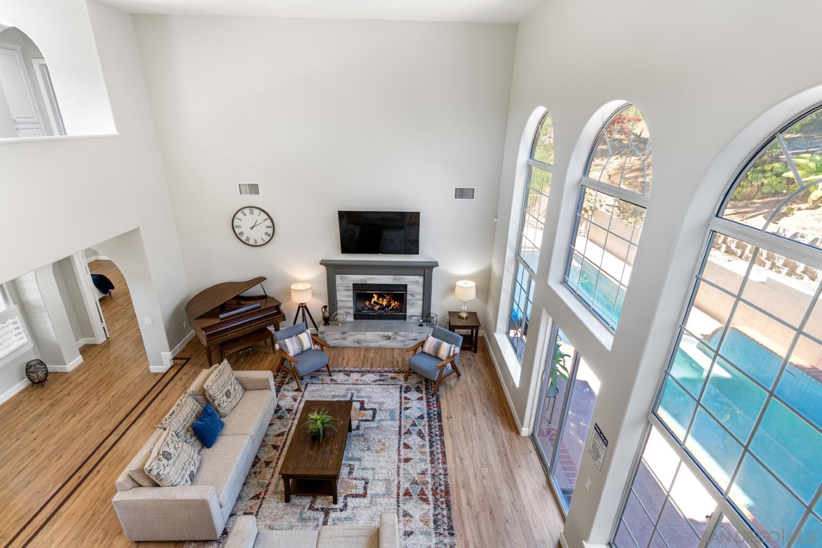 Detail Gallery Image 8 of 51 For 1696  Gil Way, Vista,  CA 92084 - 6 Beds | 5/1 Baths