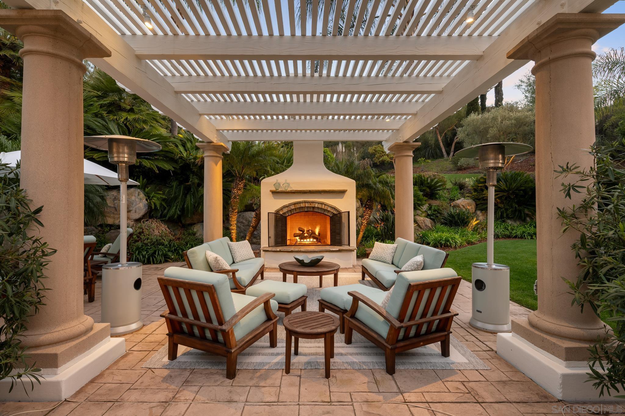 Detail Gallery Image 4 of 43 For 6369  Clubhouse, Rancho Santa Fe,  CA 92067 - 6 Beds | 5/1 Baths