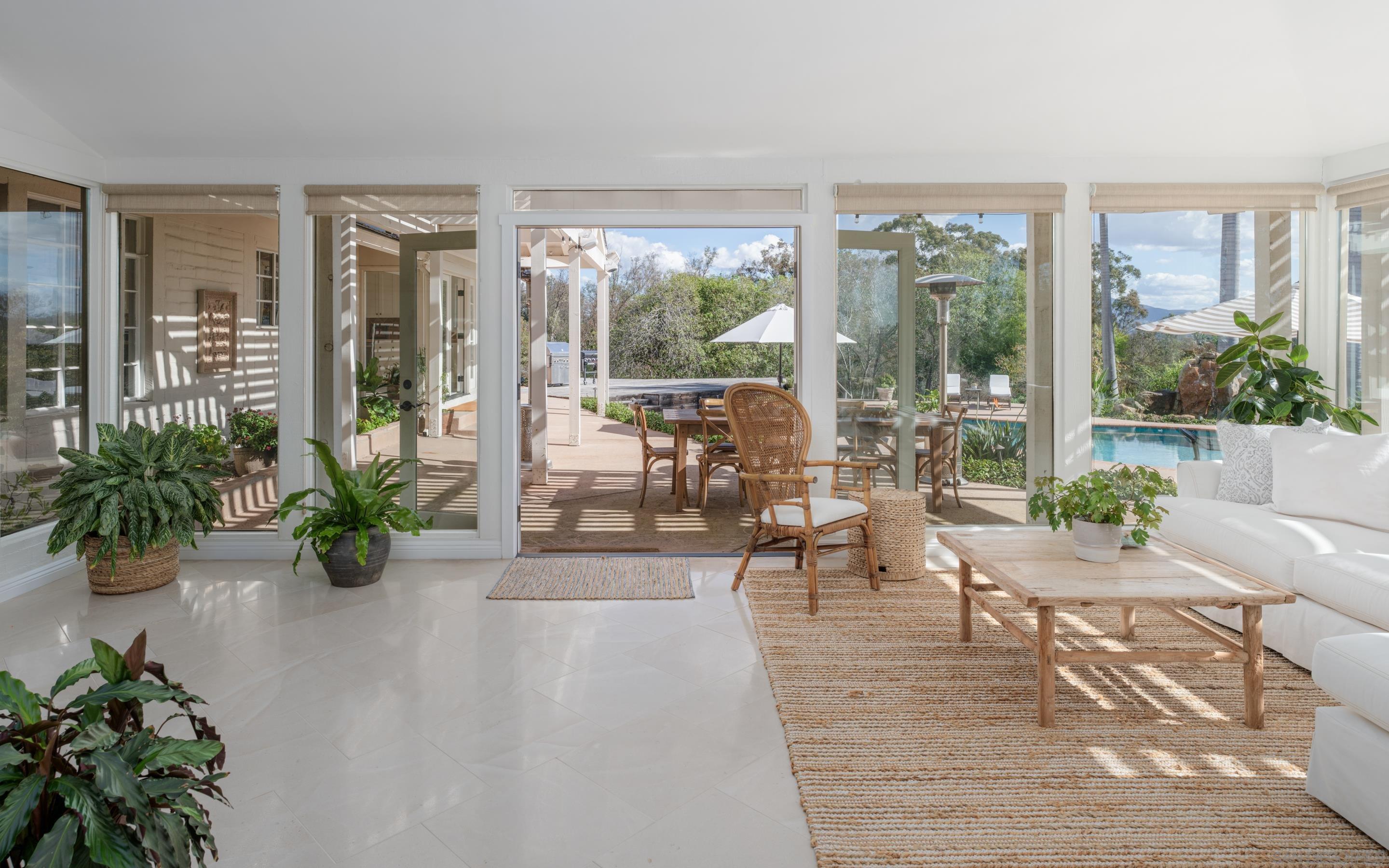 Detail Gallery Image 2 of 34 For 5327  La Glorieta, Rancho Santa Fe,  CA 92067 - 6 Beds | 6/1 Baths