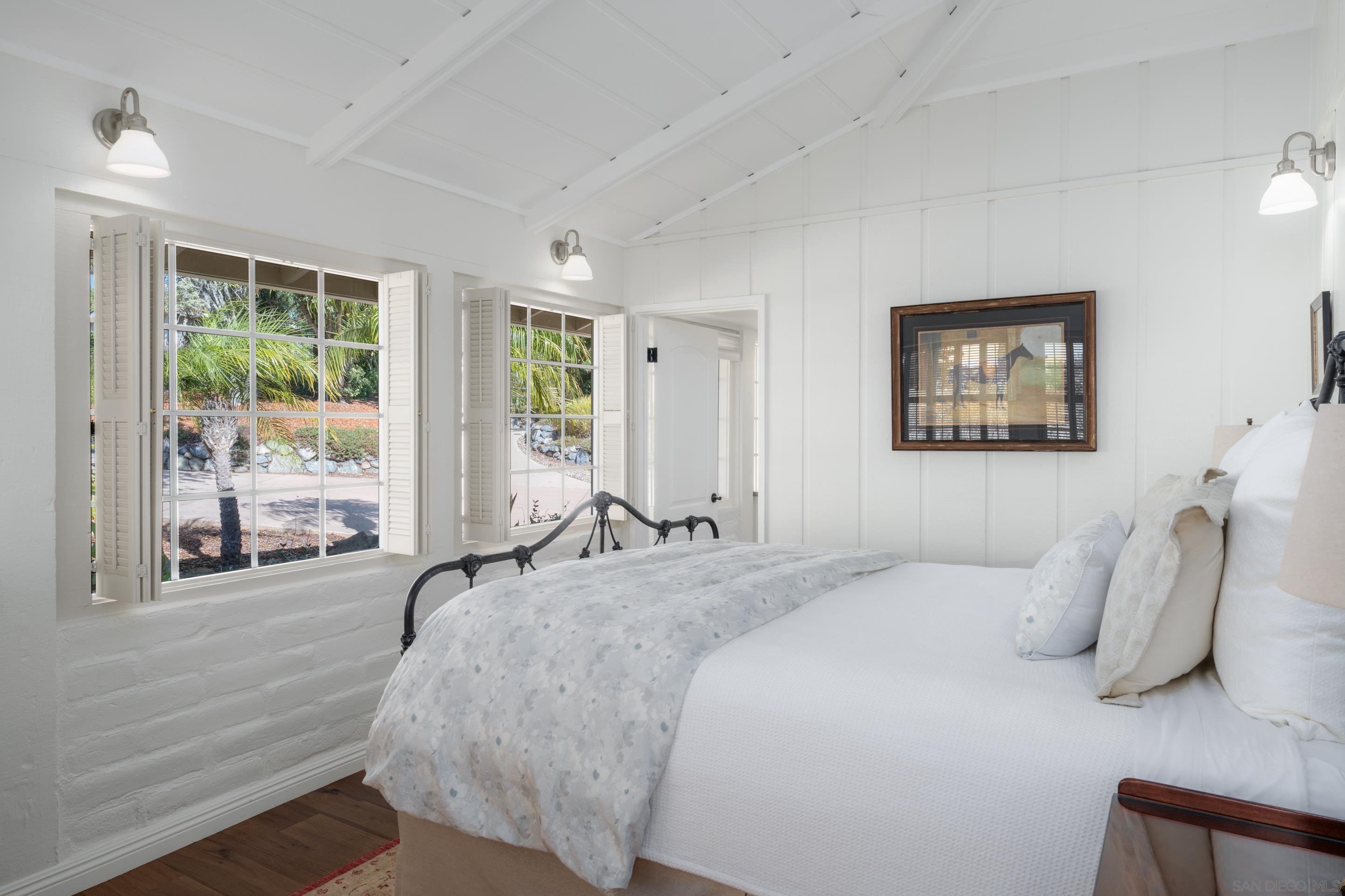 Detail Gallery Image 11 of 34 For 5327  La Glorieta, Rancho Santa Fe,  CA 92067 - 6 Beds | 6/1 Baths