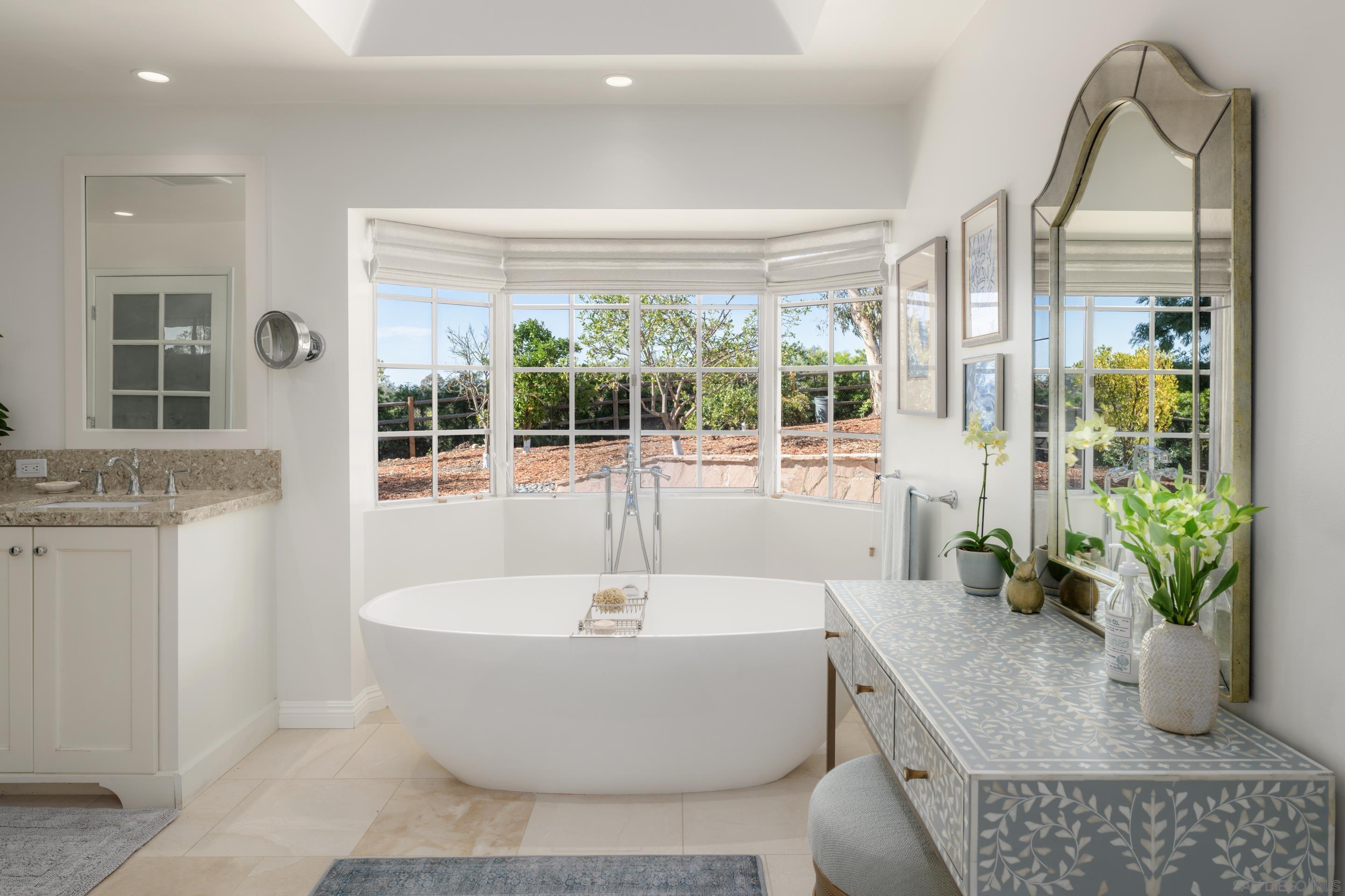 Detail Gallery Image 18 of 34 For 5327  La Glorieta, Rancho Santa Fe,  CA 92067 - 6 Beds | 6/1 Baths