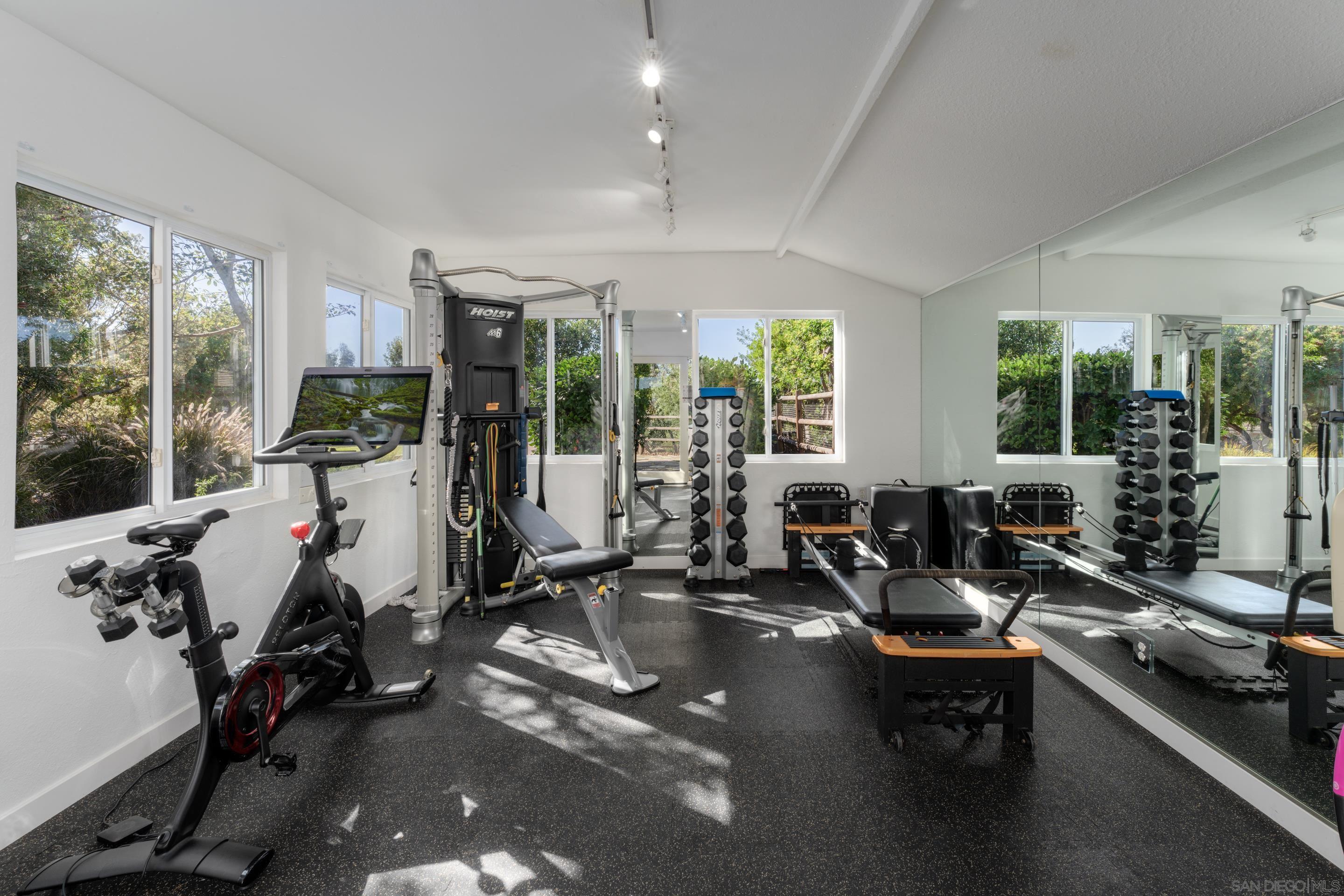 Detail Gallery Image 23 of 34 For 5327  La Glorieta, Rancho Santa Fe,  CA 92067 - 6 Beds | 6/1 Baths