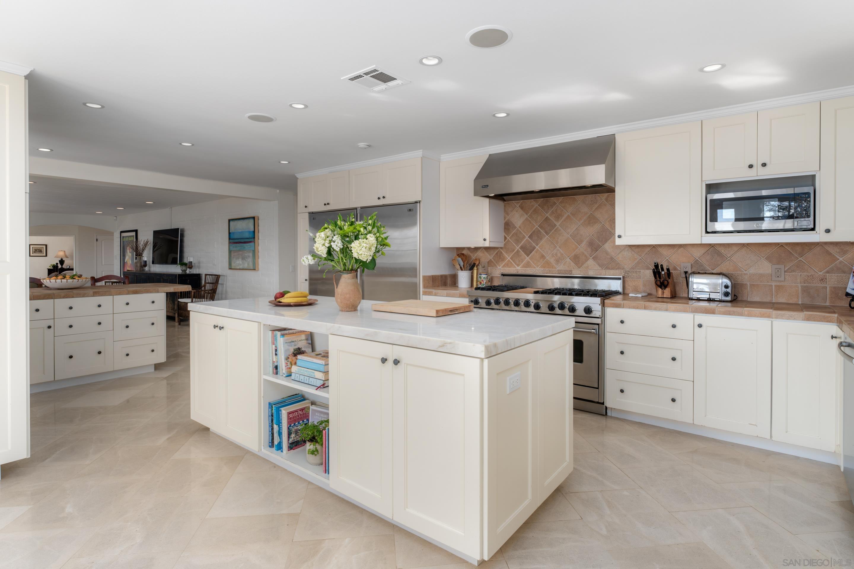 Detail Gallery Image 10 of 34 For 5327  La Glorieta, Rancho Santa Fe,  CA 92067 - 6 Beds | 6/1 Baths