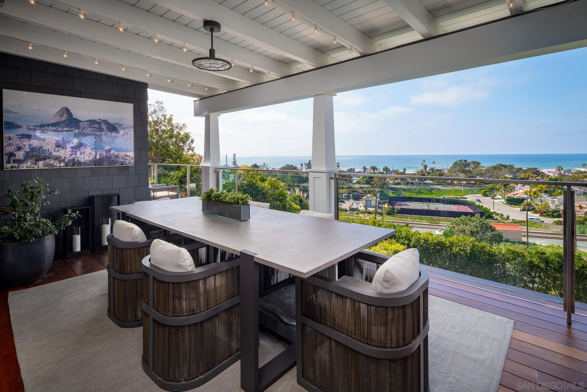 Detail Gallery Image 18 of 37 For 2026  Seaview, Del Mar,  CA 92014 - 5 Beds | 5/2 Baths