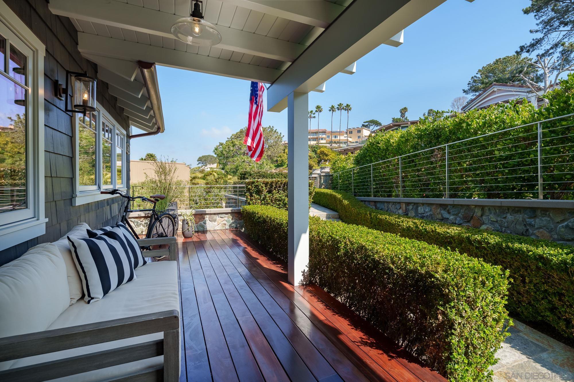 Detail Gallery Image 29 of 37 For 2026  Seaview, Del Mar,  CA 92014 - 5 Beds | 5/2 Baths