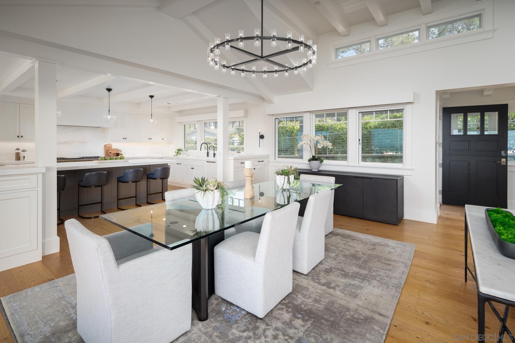 Detail Gallery Image 10 of 37 For 2026  Seaview, Del Mar,  CA 92014 - 5 Beds | 5/2 Baths