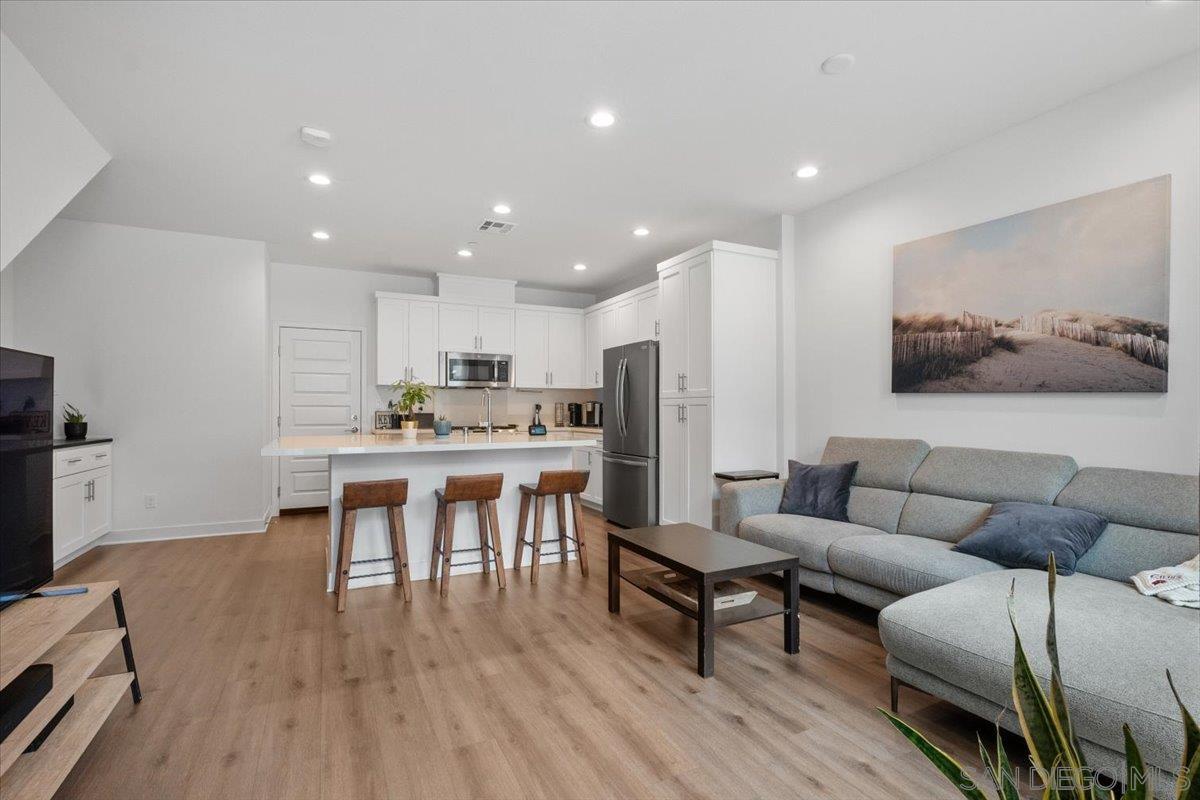 Detail Gallery Image 8 of 32 For 11026  Eka Way, San Diego,  CA 92126 - 3 Beds | 2/1 Baths