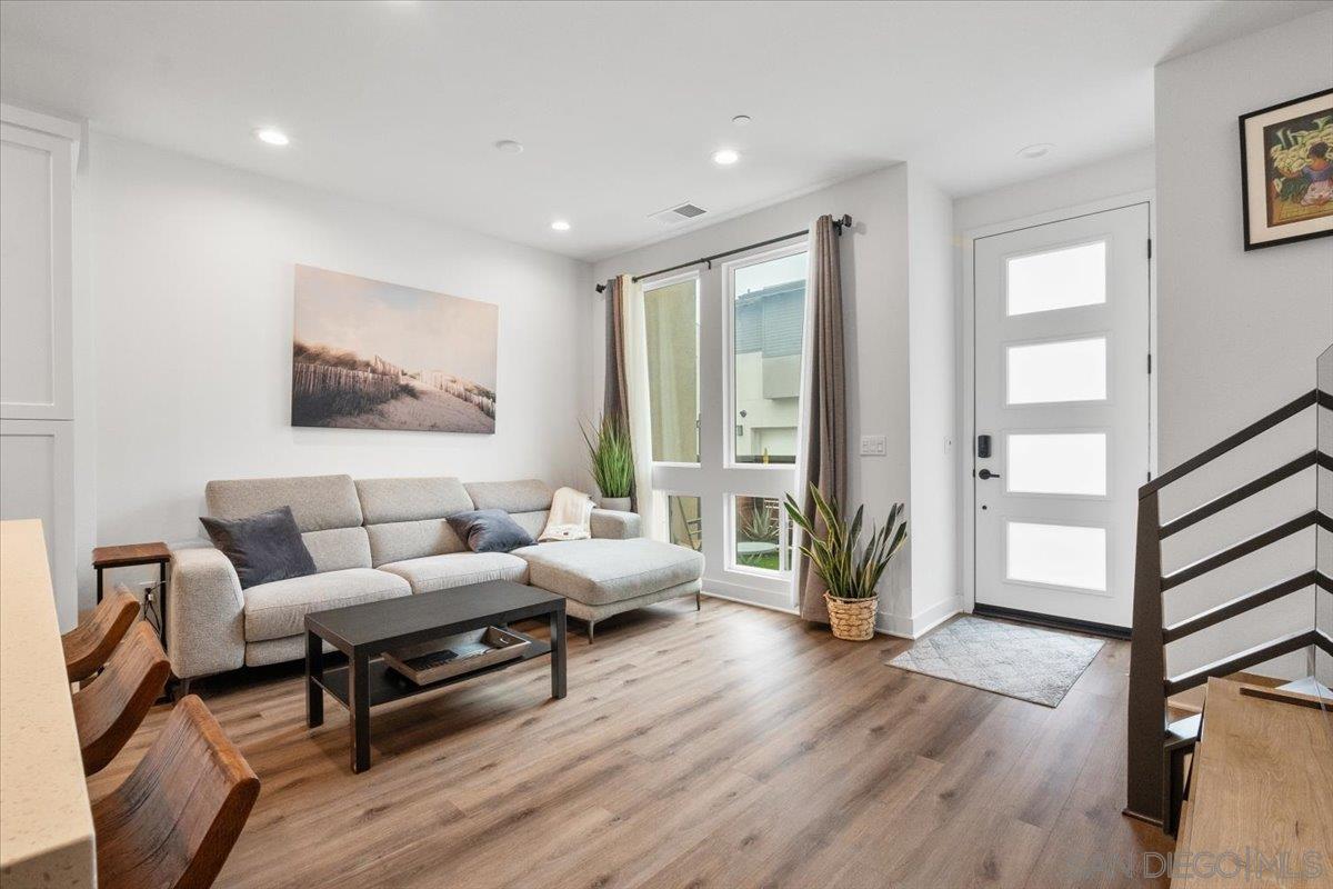 Detail Gallery Image 9 of 32 For 11026  Eka Way, San Diego,  CA 92126 - 3 Beds | 2/1 Baths