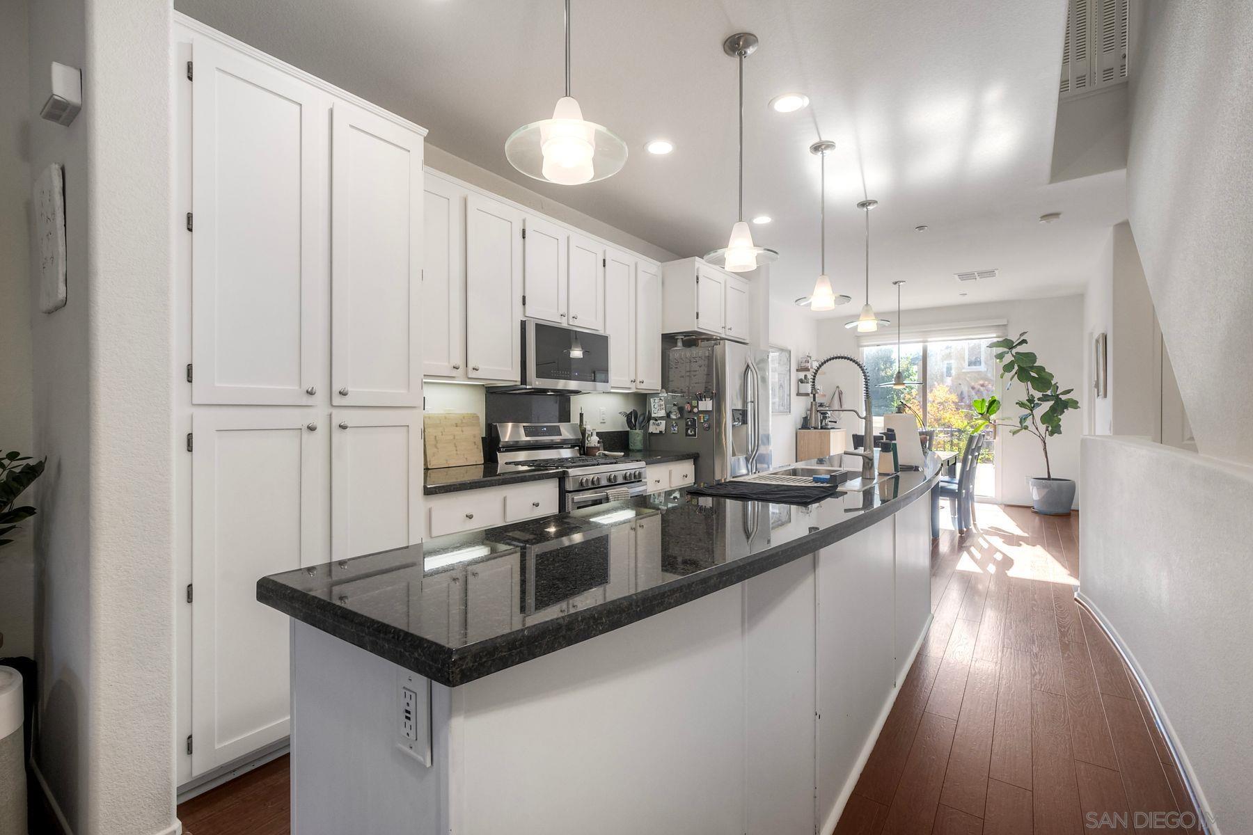 Front Image Thumbnail for SD250045429