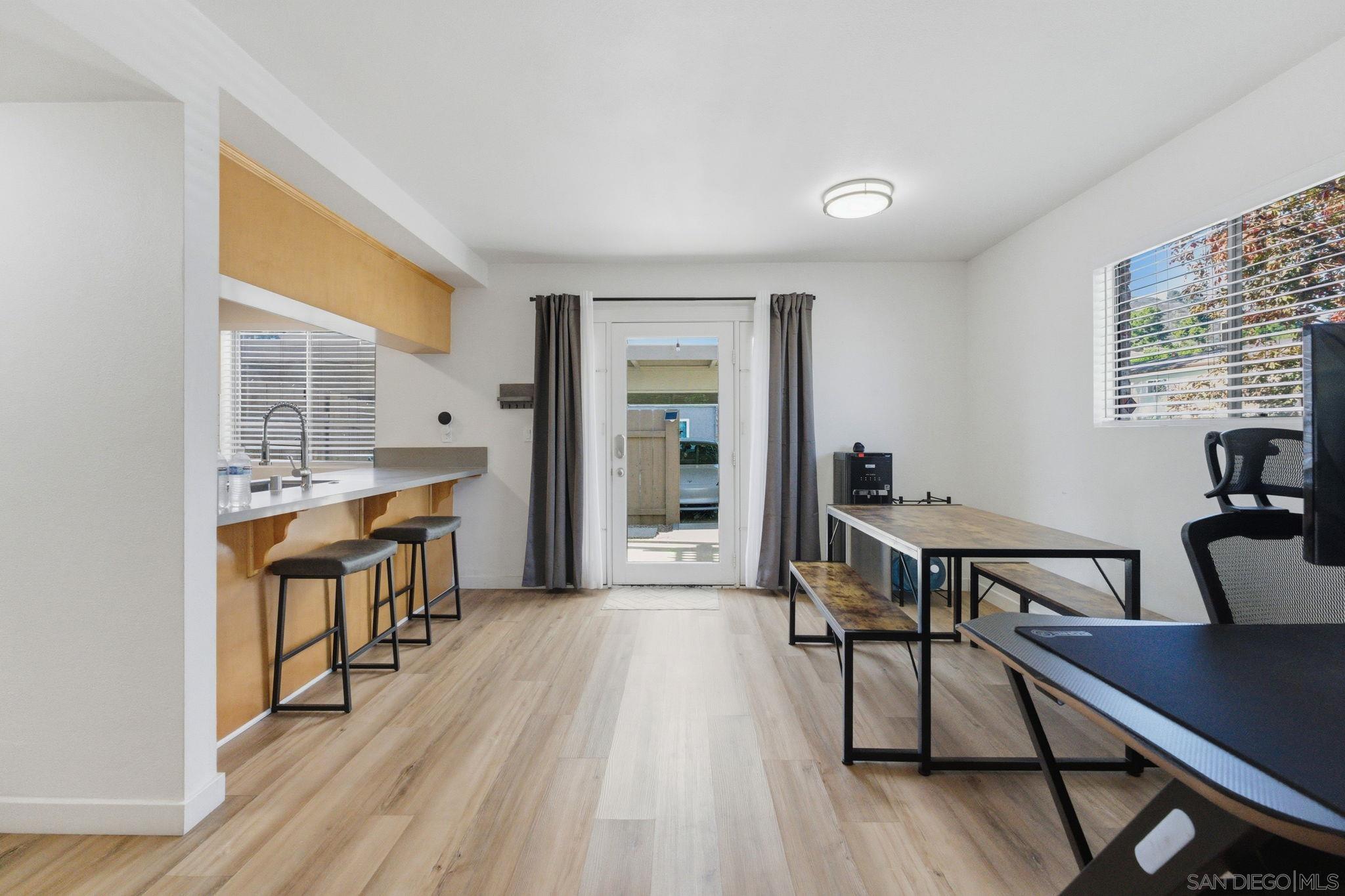 Front Image Thumbnail for SD250045472