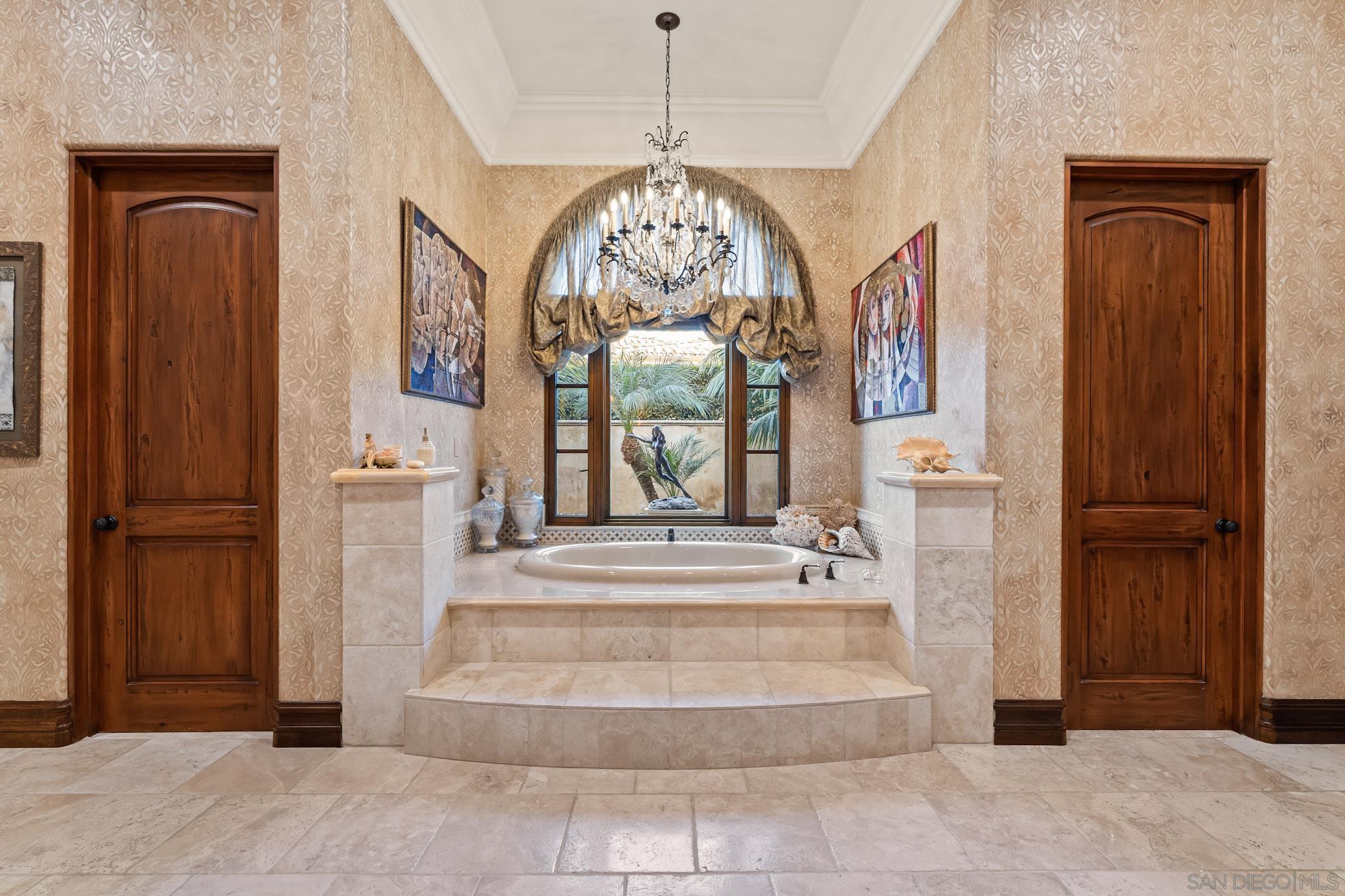 Detail Gallery Image 17 of 34 For 18486  via Candela, Rancho Santa Fe,  CA 92091 - 5 Beds | 5/2 Baths