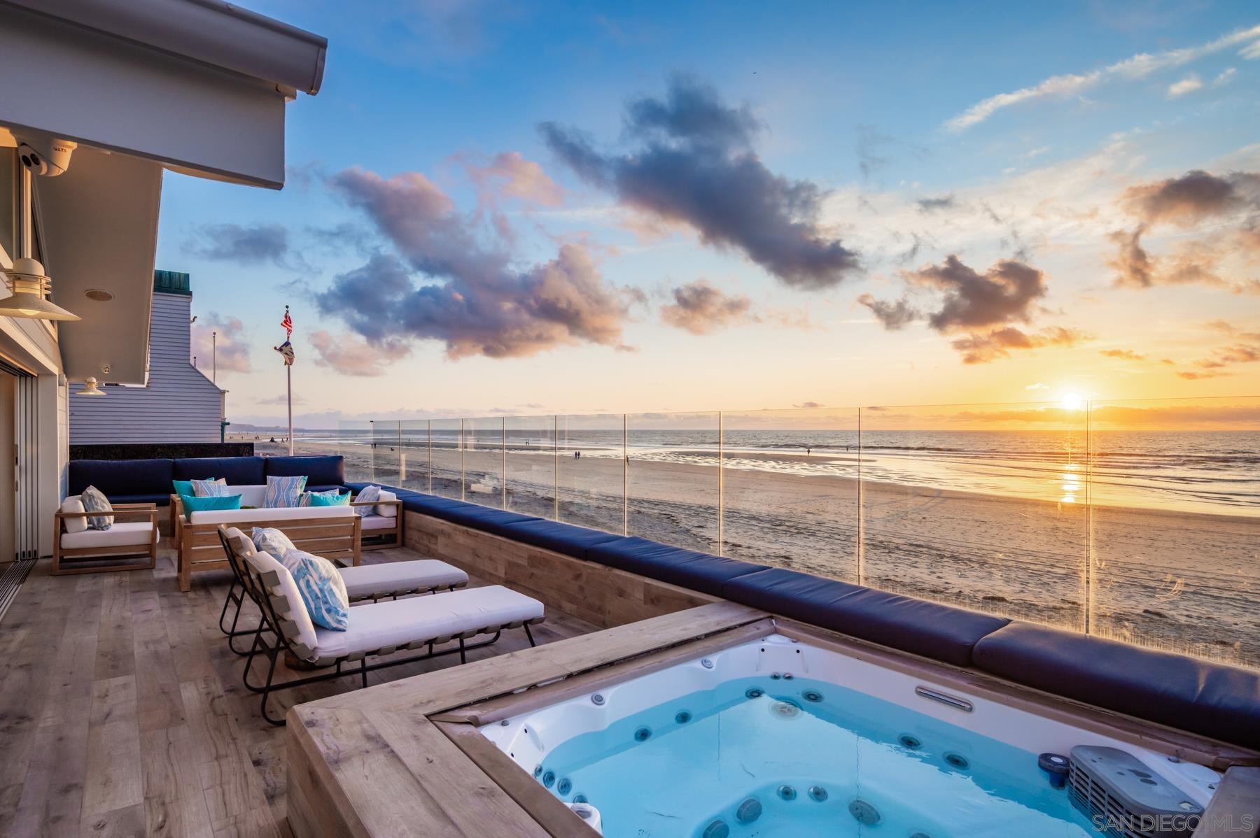 Detail Gallery Image 3 of 30 For 2050  Ocean Front, Del Mar,  CA 92014 - 5 Beds | 5 Baths