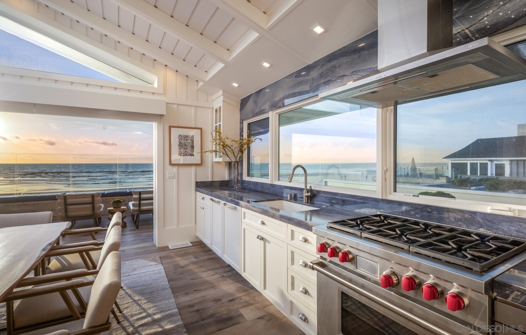 Detail Gallery Image 8 of 30 For 2050  Ocean Front, Del Mar,  CA 92014 - 5 Beds | 5 Baths
