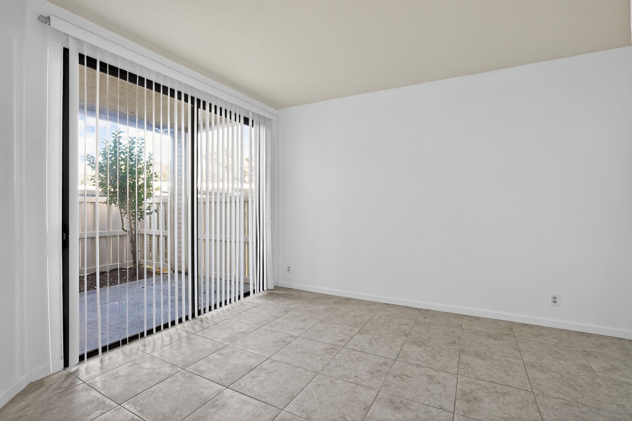 Detail Gallery Image 4 of 15 For 3784  Stoneglen  #N,  San Pablo,  CA 94806 - 1 Beds | 1 Baths