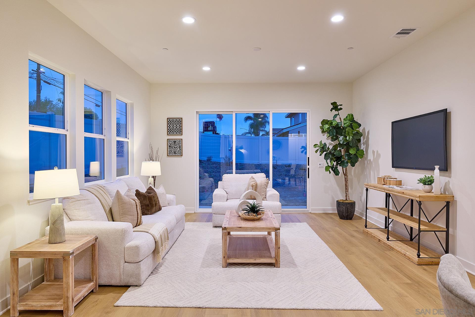 Detail Gallery Image 3 of 33 For 793  Michael Ct, Vista,  CA 92081 - 4 Beds | 3/1 Baths