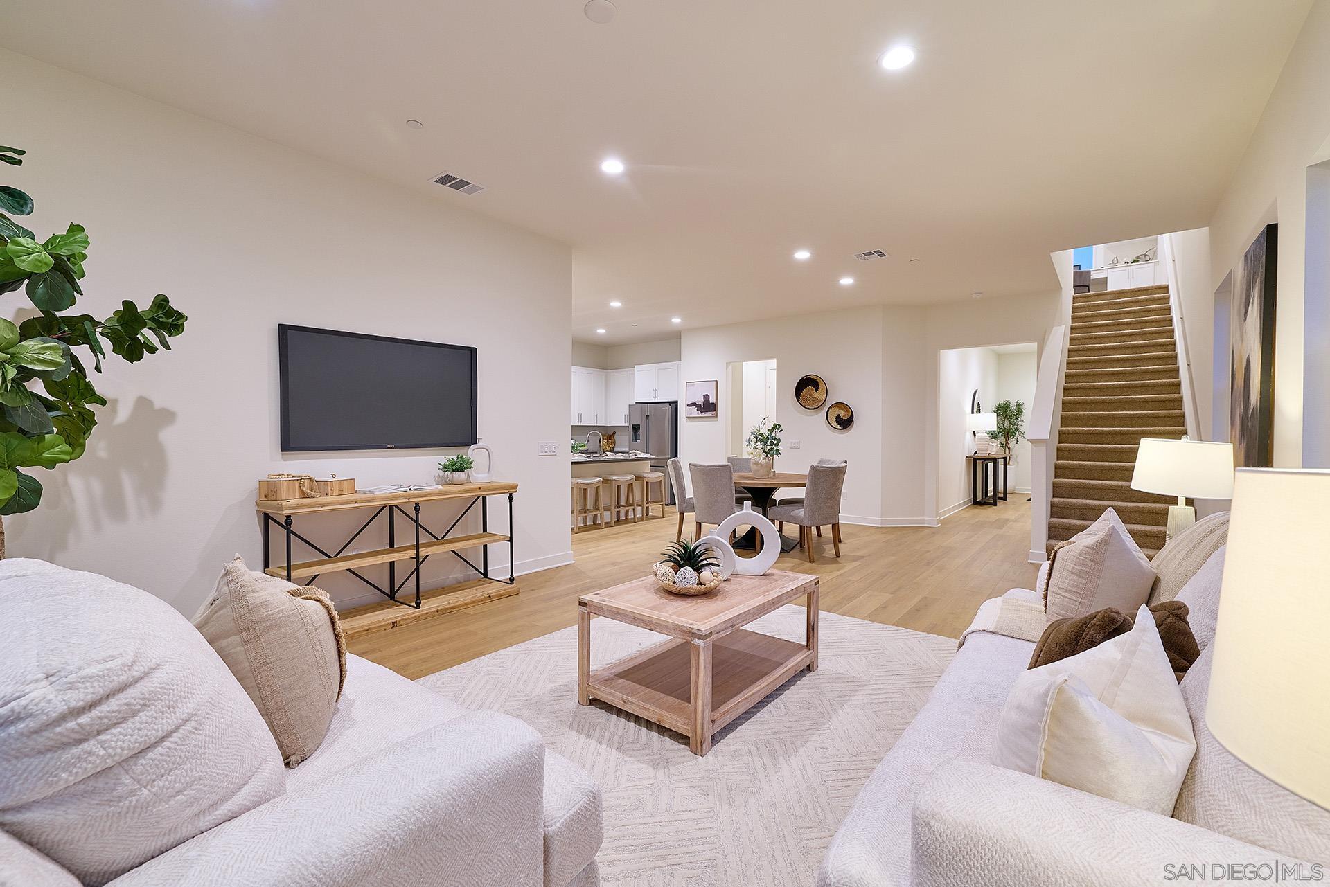 Detail Gallery Image 6 of 33 For 793  Michael Ct, Vista,  CA 92081 - 4 Beds | 3/1 Baths