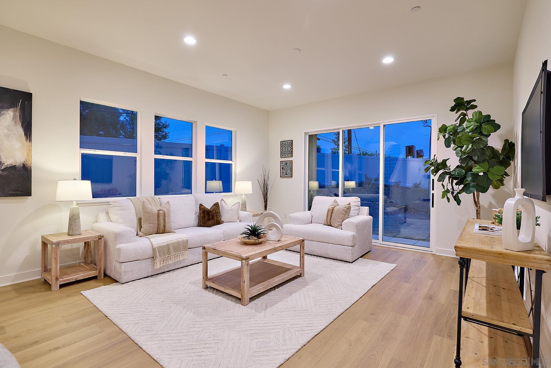 Detail Gallery Image 7 of 33 For 793  Michael Ct, Vista,  CA 92081 - 4 Beds | 3/1 Baths