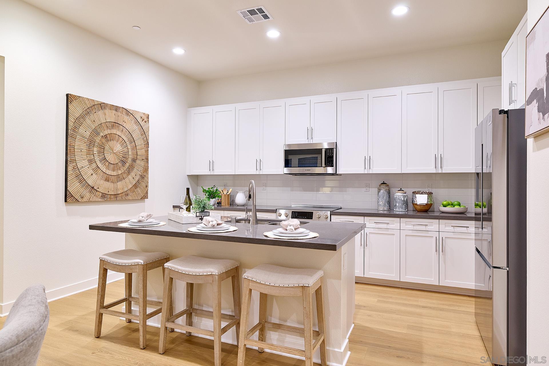 Detail Gallery Image 8 of 33 For 793  Michael Ct, Vista,  CA 92081 - 4 Beds | 3/1 Baths