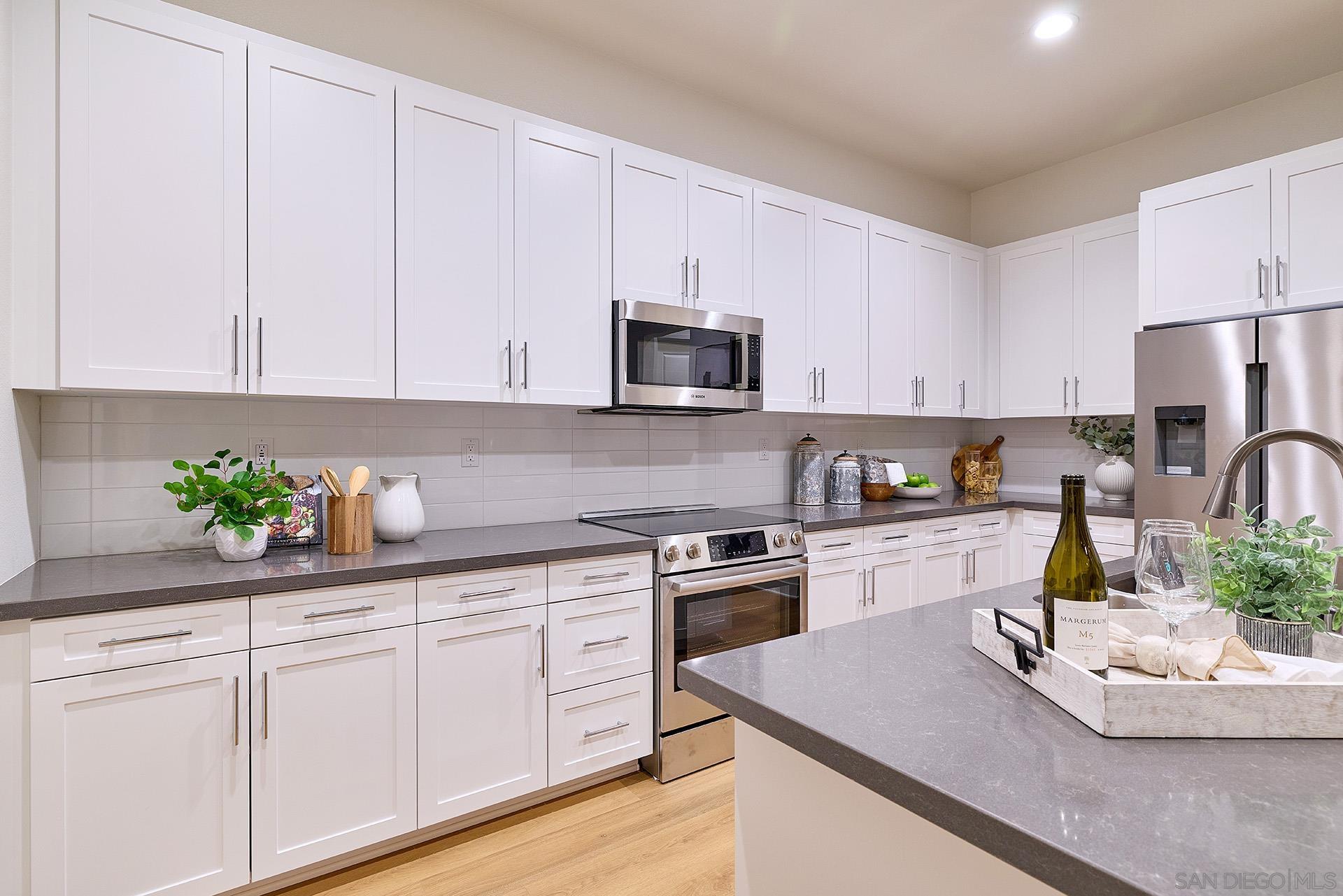 Detail Gallery Image 9 of 33 For 793  Michael Ct, Vista,  CA 92081 - 4 Beds | 3/1 Baths