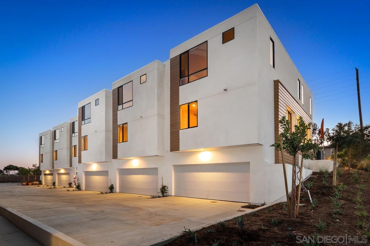 Detail Gallery Image 3 of 25 For 1045  32nd St  4, San Diego,  CA 92102 - 3 Beds | 3/1 Baths