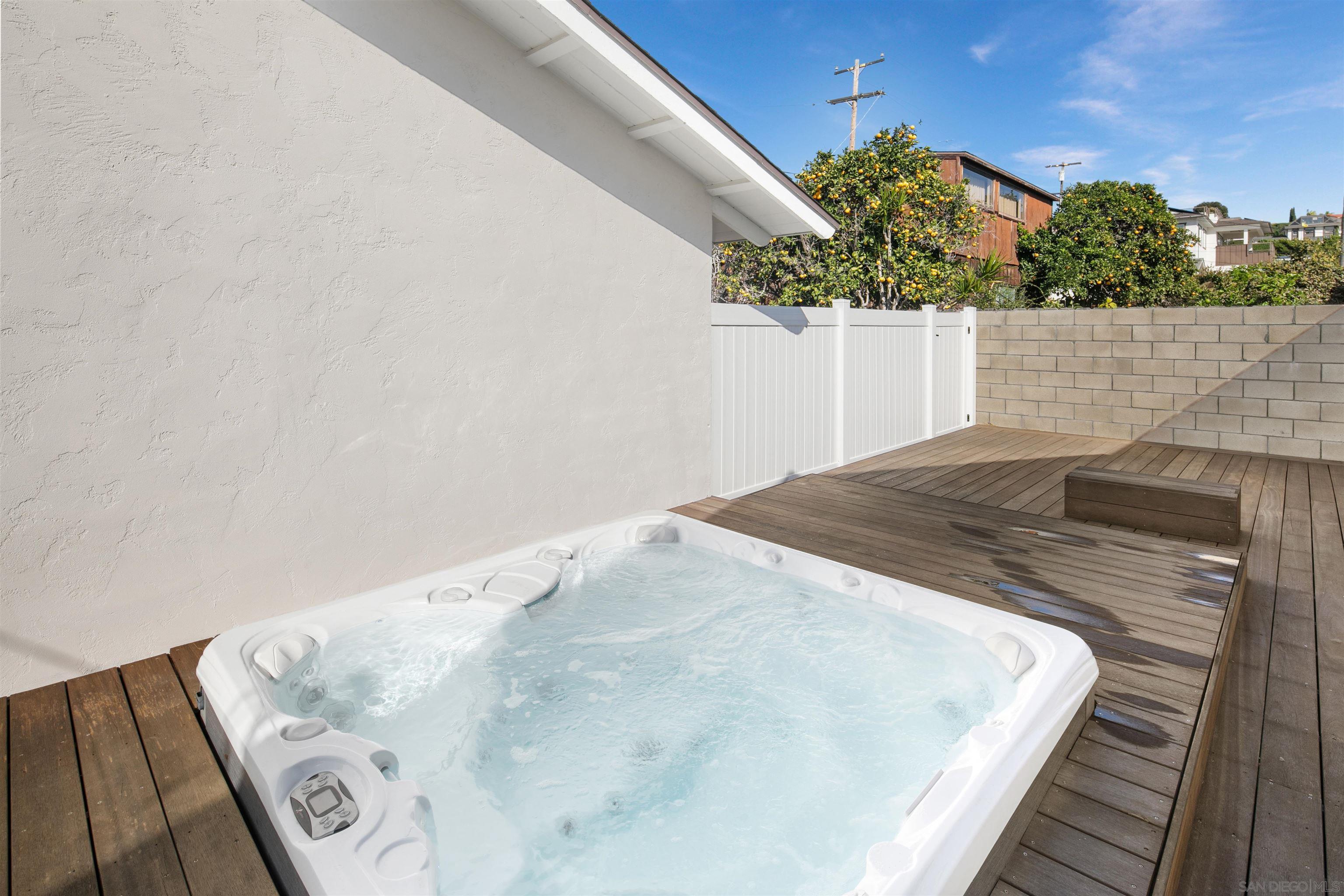 Detail Gallery Image 14 of 54 For 1166  Agate St, San Diego,  CA 92109 - 3 Beds | 2/1 Baths