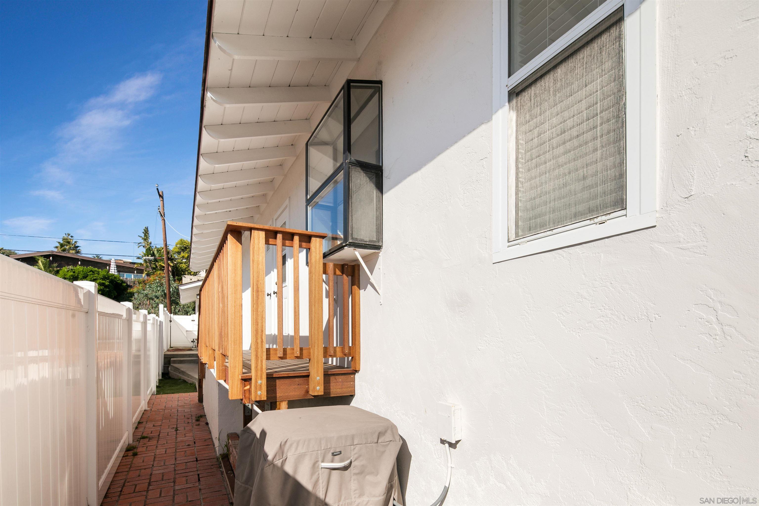 Detail Gallery Image 15 of 54 For 1166  Agate St, San Diego,  CA 92109 - 3 Beds | 2/1 Baths