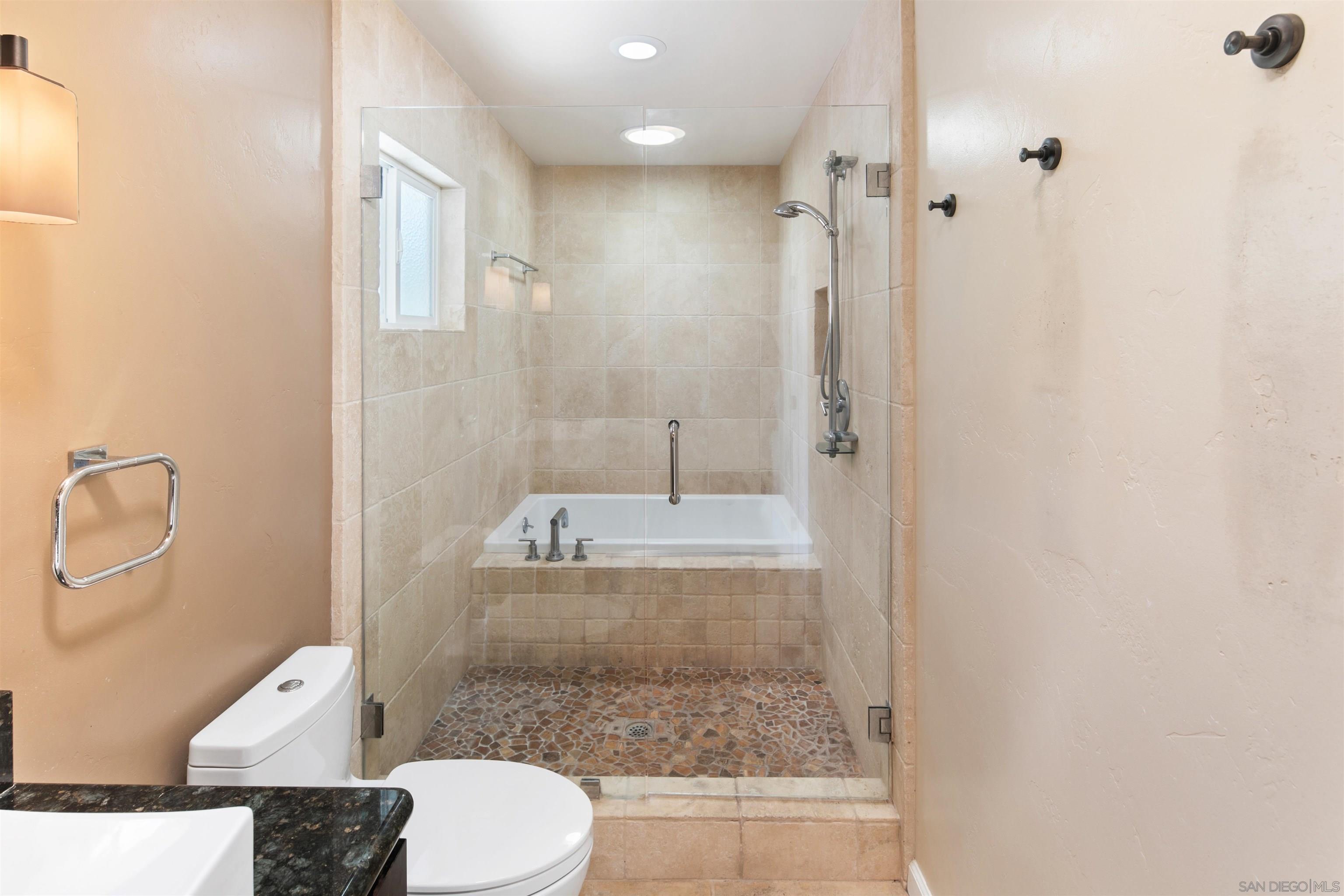 Detail Gallery Image 16 of 54 For 1166  Agate St, San Diego,  CA 92109 - 3 Beds | 2/1 Baths
