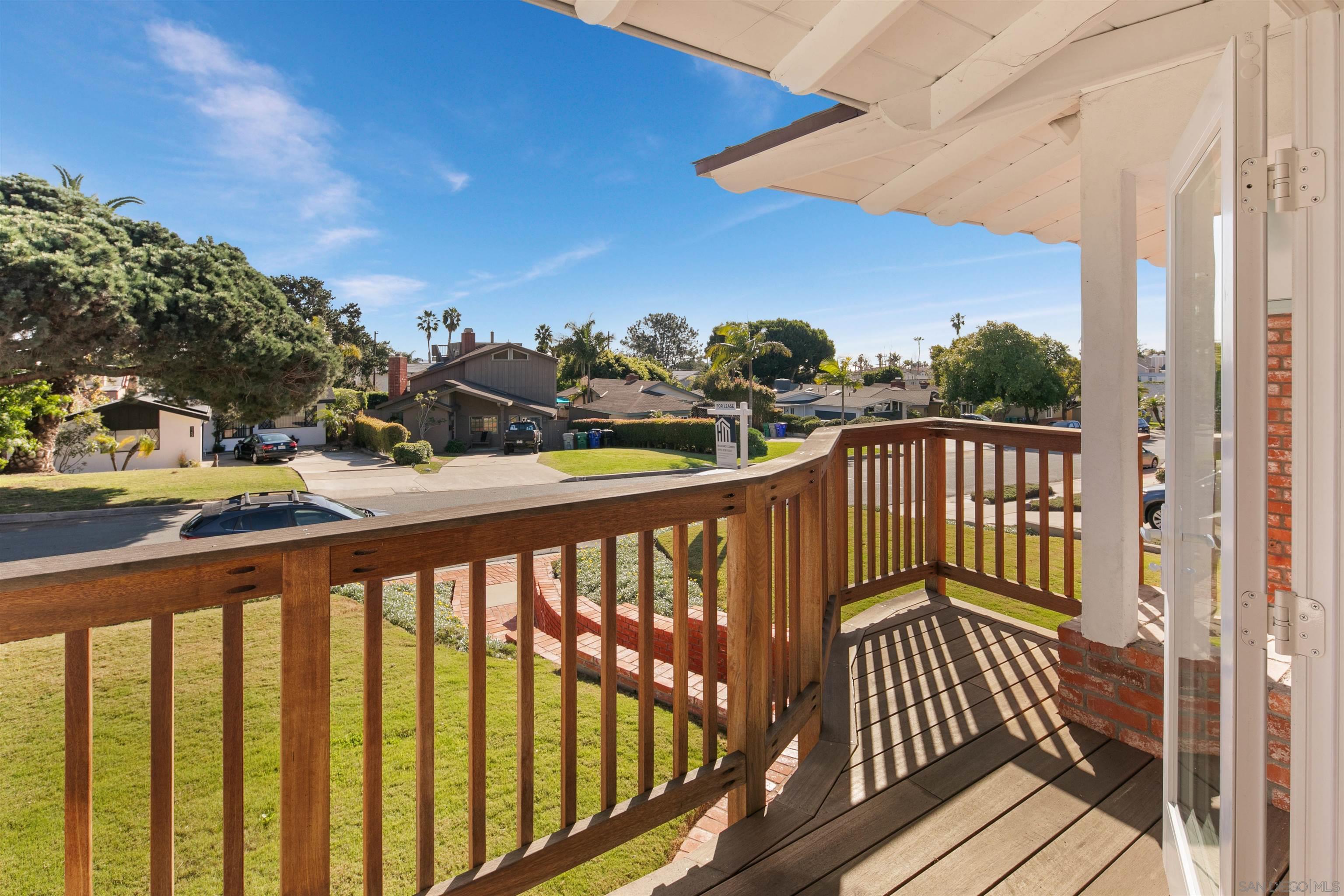 Detail Gallery Image 18 of 54 For 1166  Agate St, San Diego,  CA 92109 - 3 Beds | 2/1 Baths