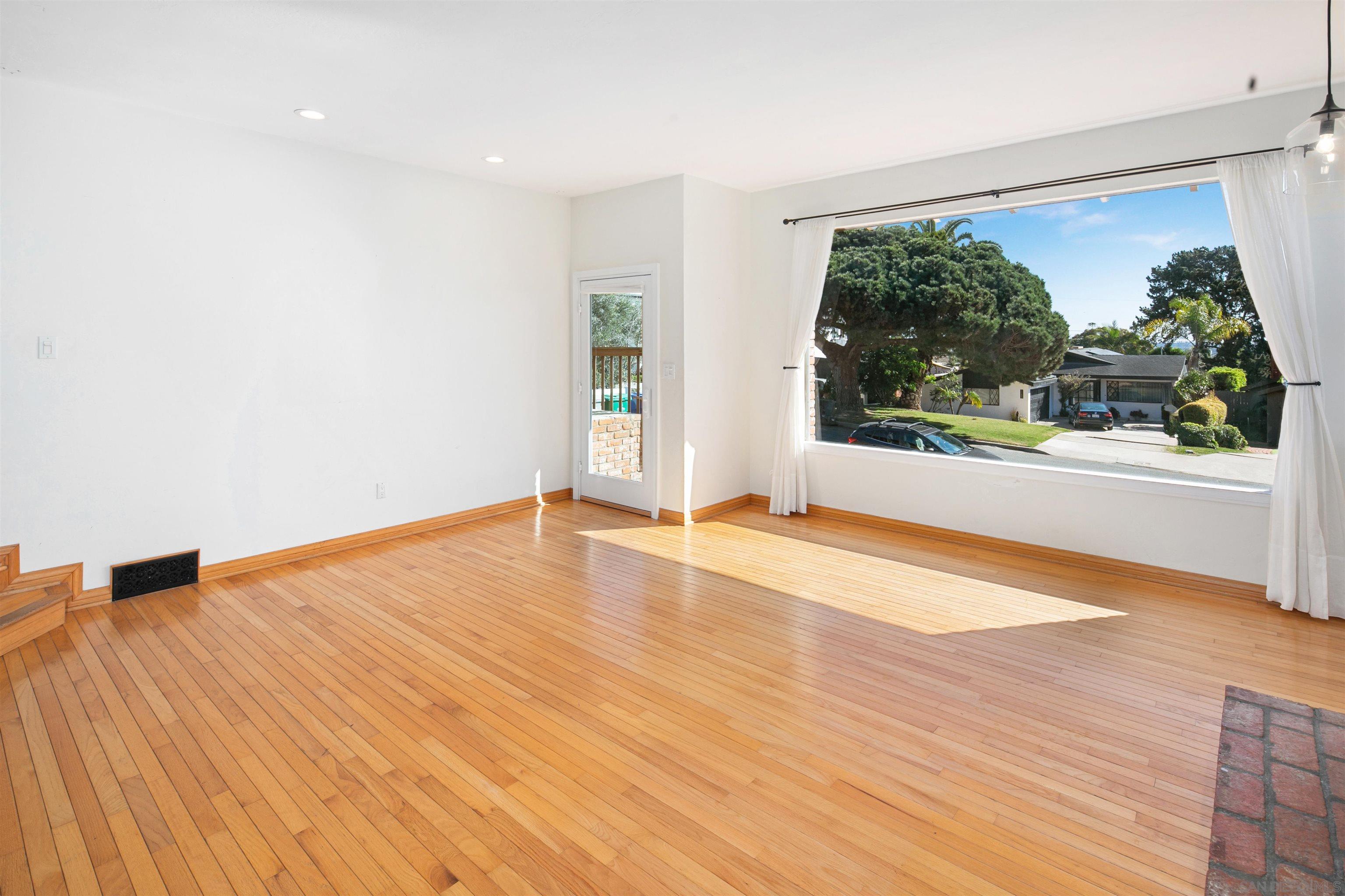 Detail Gallery Image 38 of 54 For 1166  Agate St, San Diego,  CA 92109 - 3 Beds | 2/1 Baths